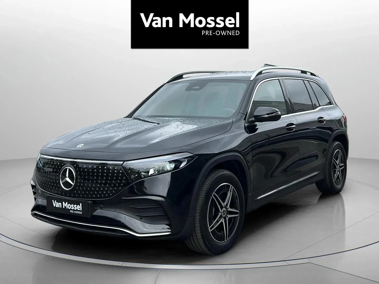 Mercedes-Benz-EQB-image-0