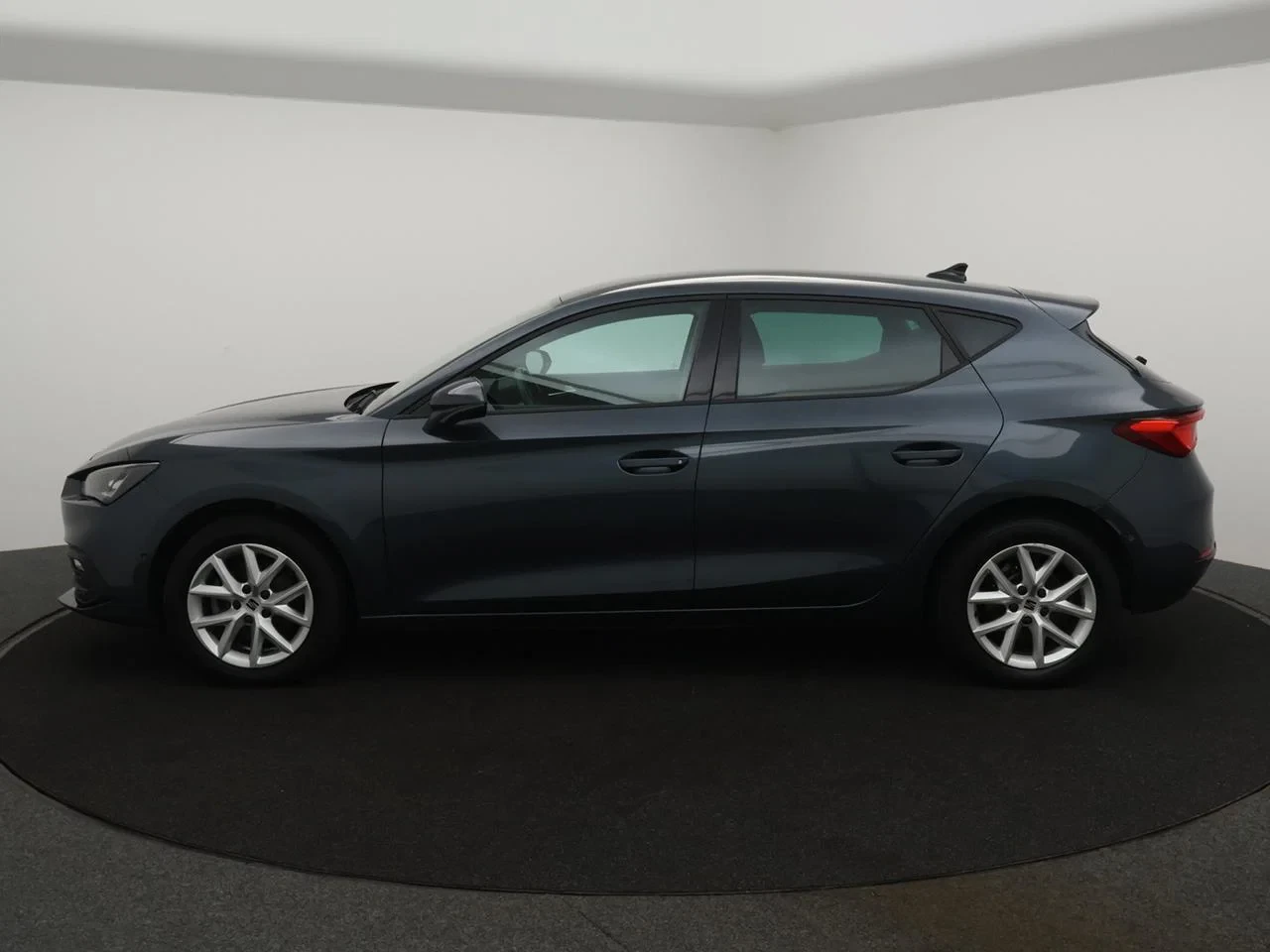 SEAT Leon Leon 5D Move! 1.0eTSI 110PK *AUTOMAAT*VIRTUAL COCKPIT*CAMERA*PDC*CRUISE*NAVI*APP-CONNECT*...*