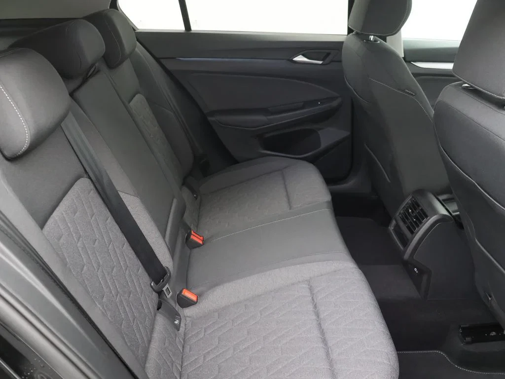 Volkswagen-Golf-image-10