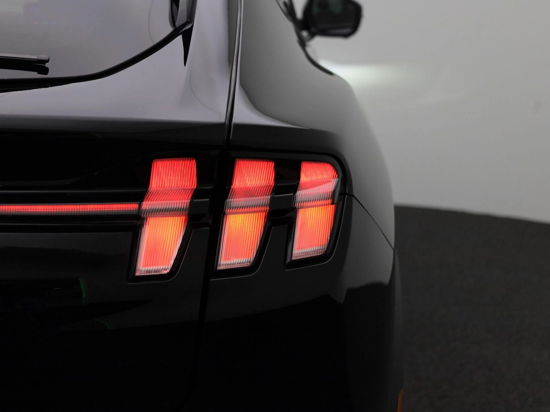 Ford-Mustang Mach-E-image-48