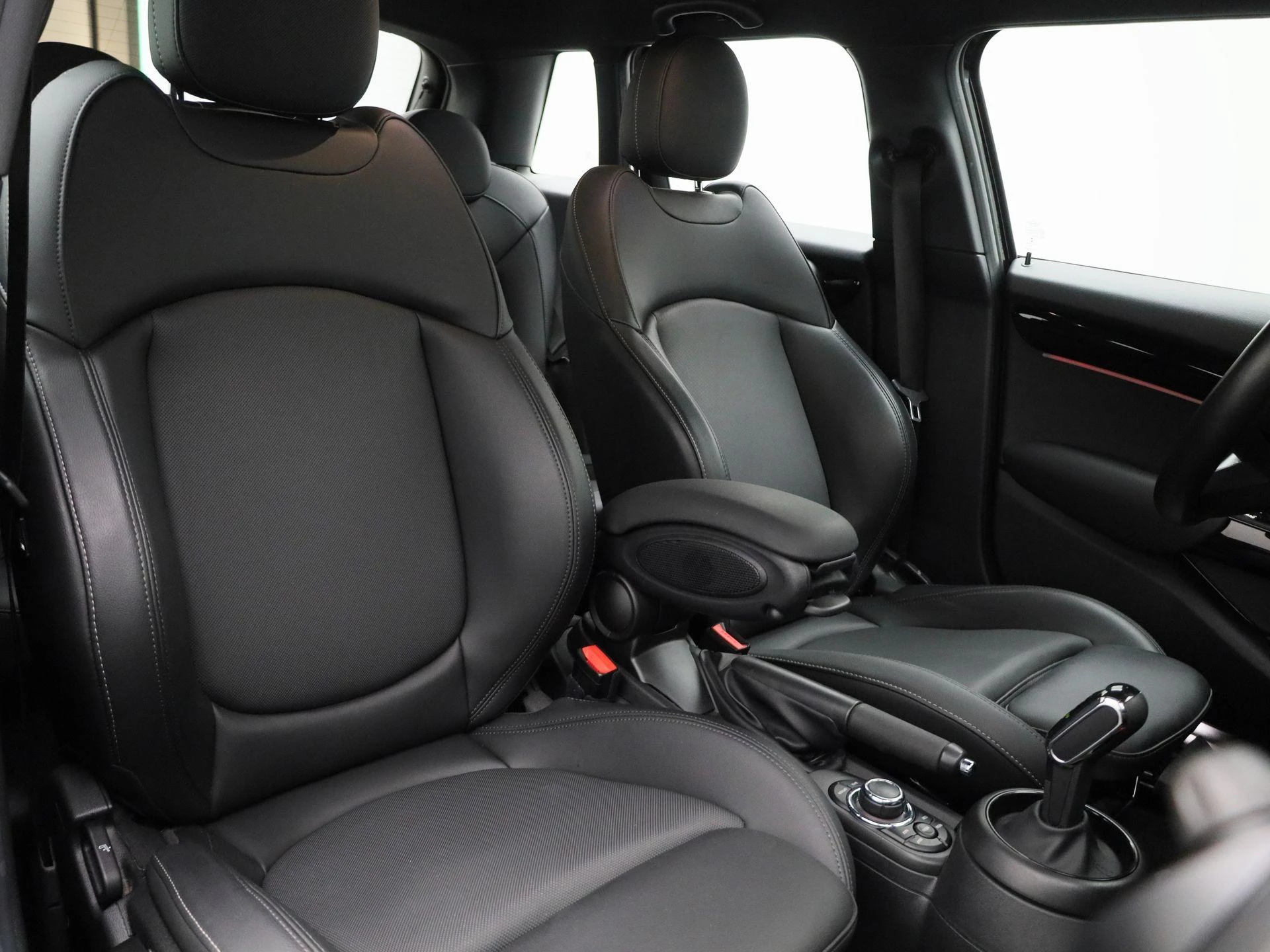 MINI-Cooper-image-33