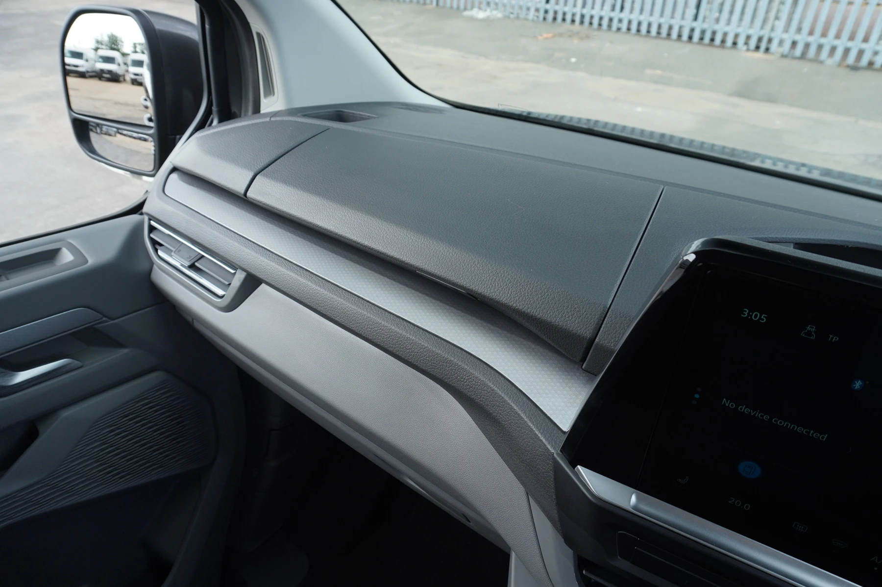 Volkswagen-Transporter-image-51