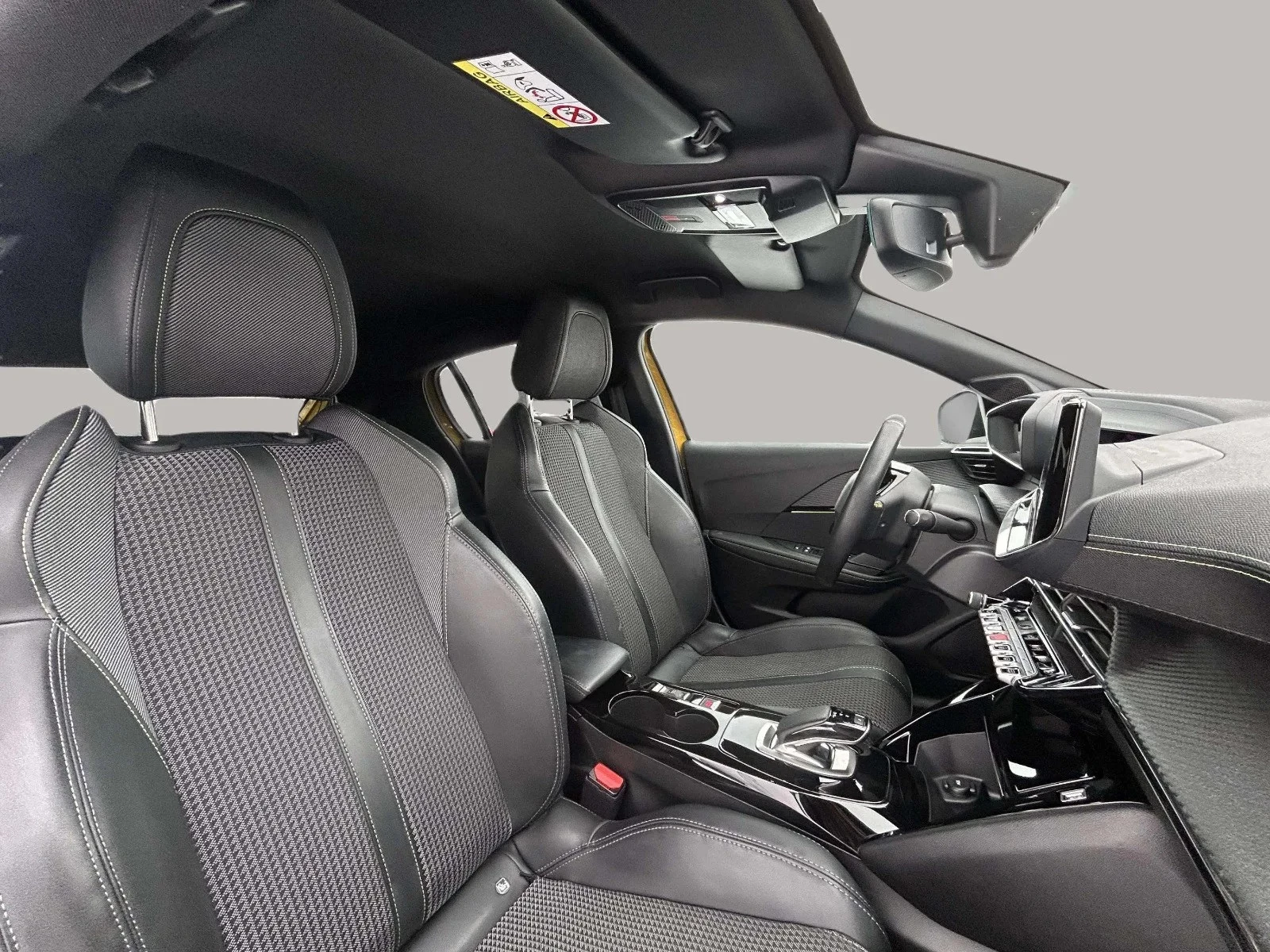 Peugeot-e-208-image-13