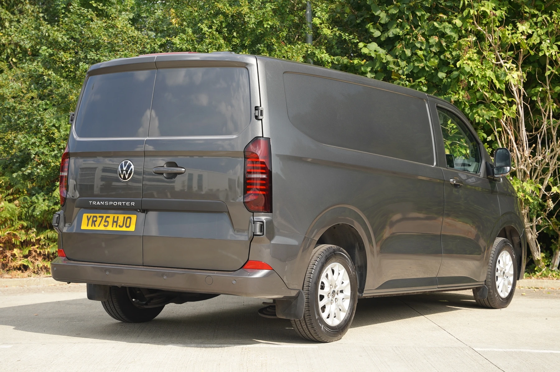 Volkswagen-Transporter-image-11