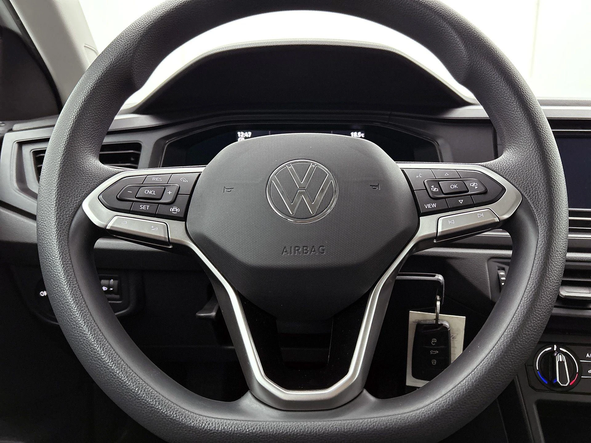 Volkswagen-Polo-image-28