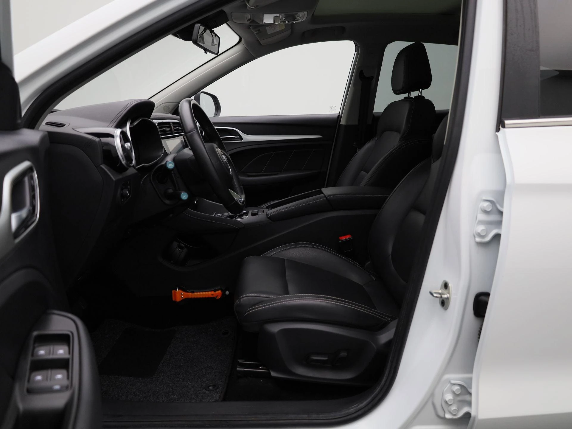 MG-ZS EV-image-8