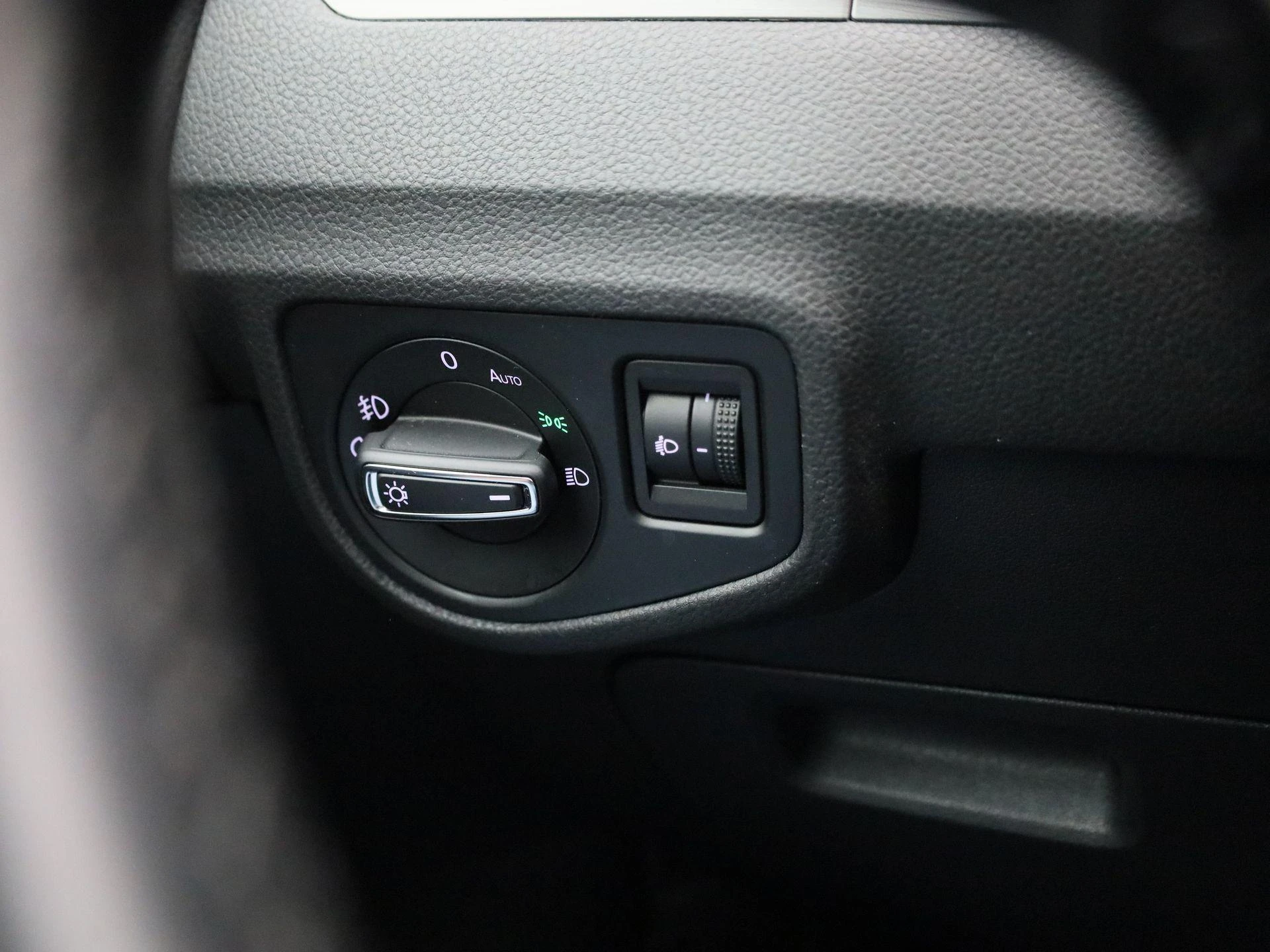 Volkswagen-Golf Sportsvan-image-18