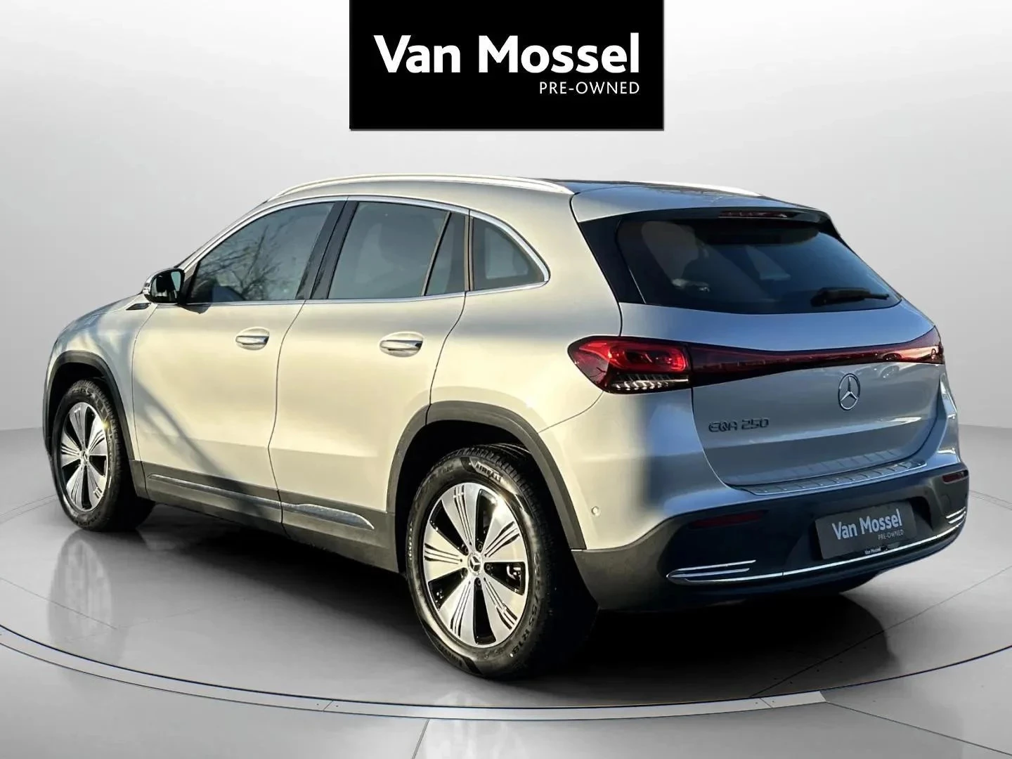 Mercedes-Benz-EQA-image-7