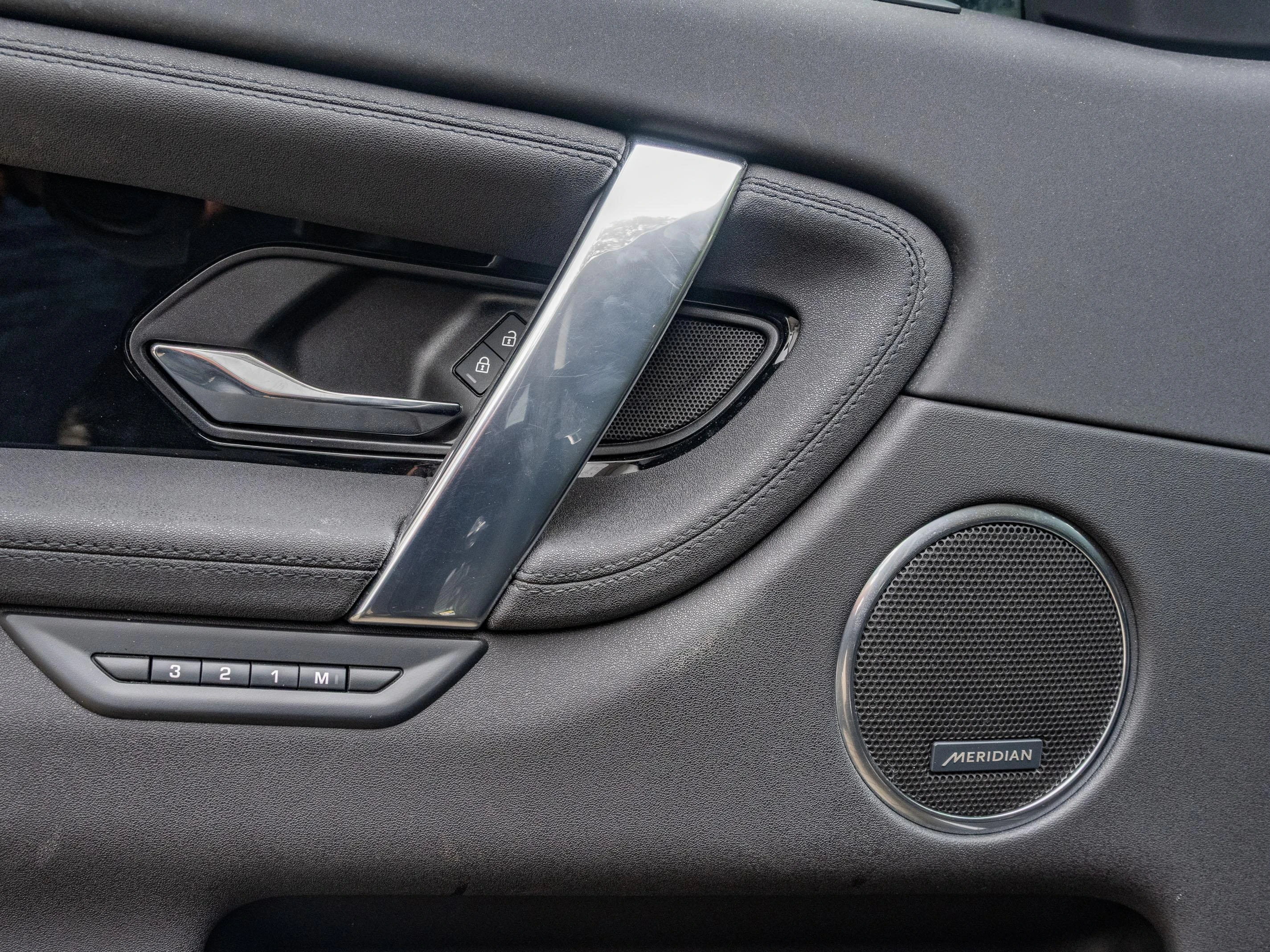 Land Rover-Discovery Sport-image-14