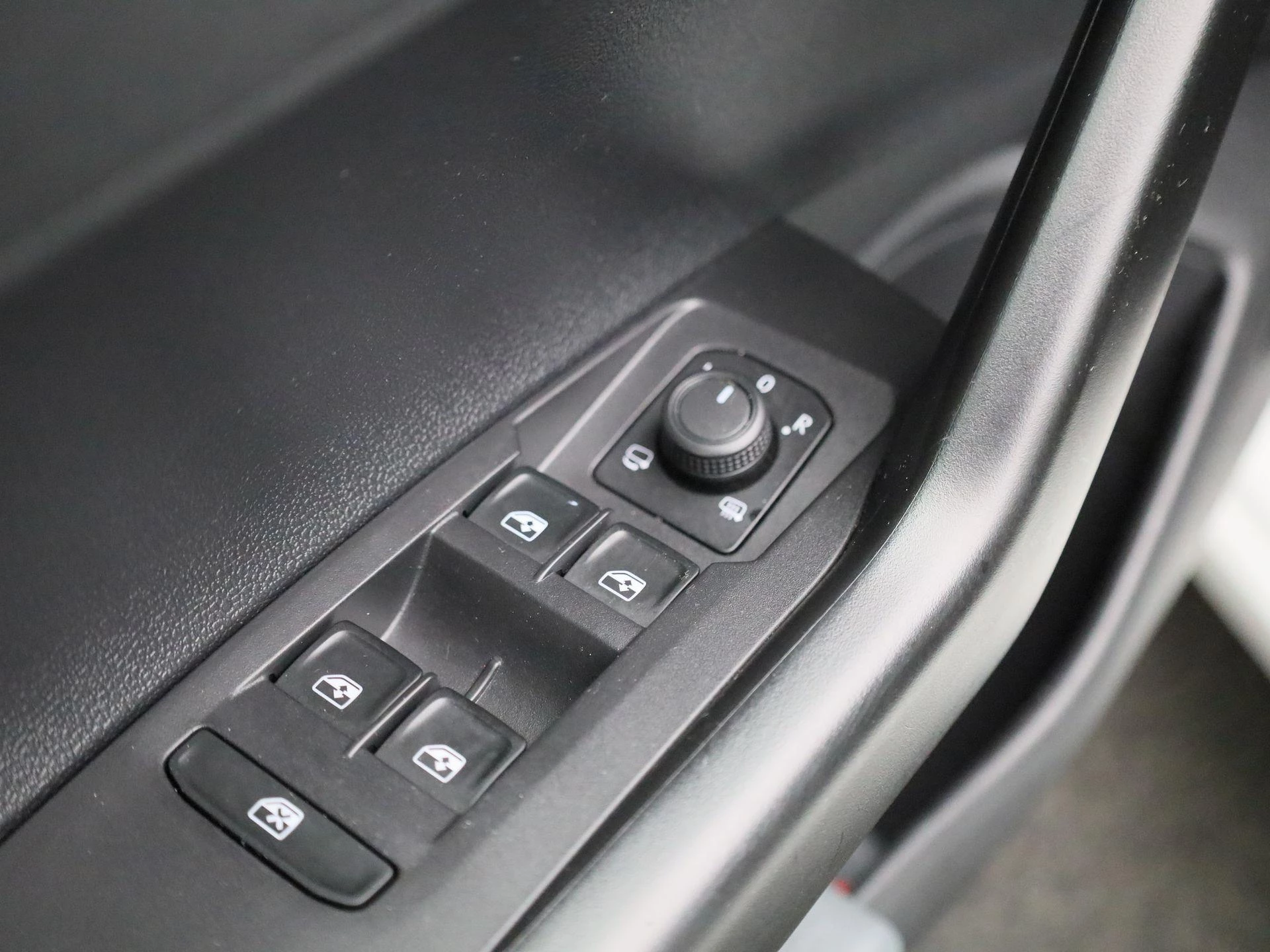 Volkswagen-Polo-image-27