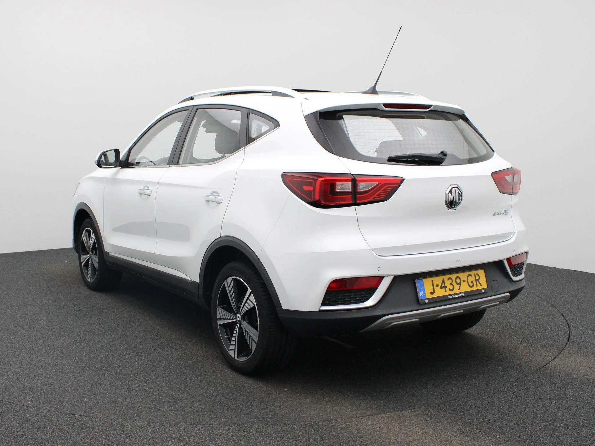 MG-ZS EV-image-1