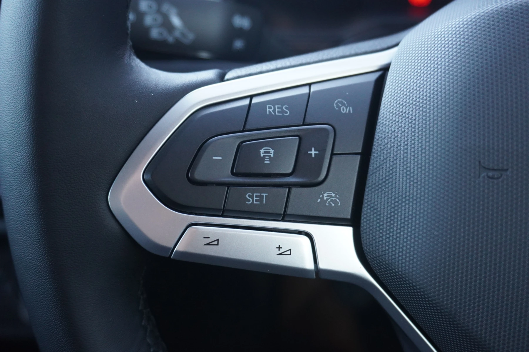 Volkswagen-Polo-image-27