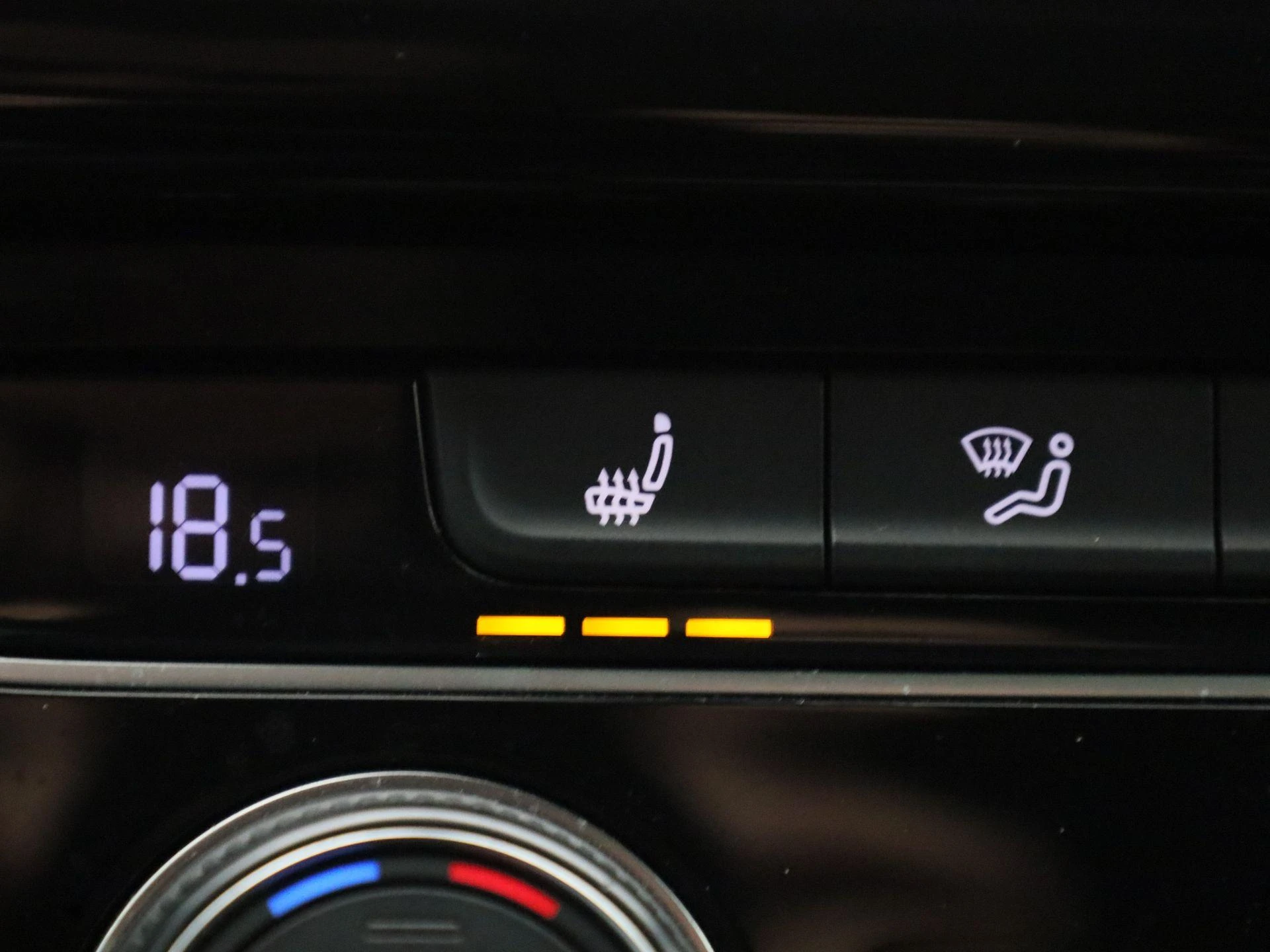 Volkswagen-Golf-image-18