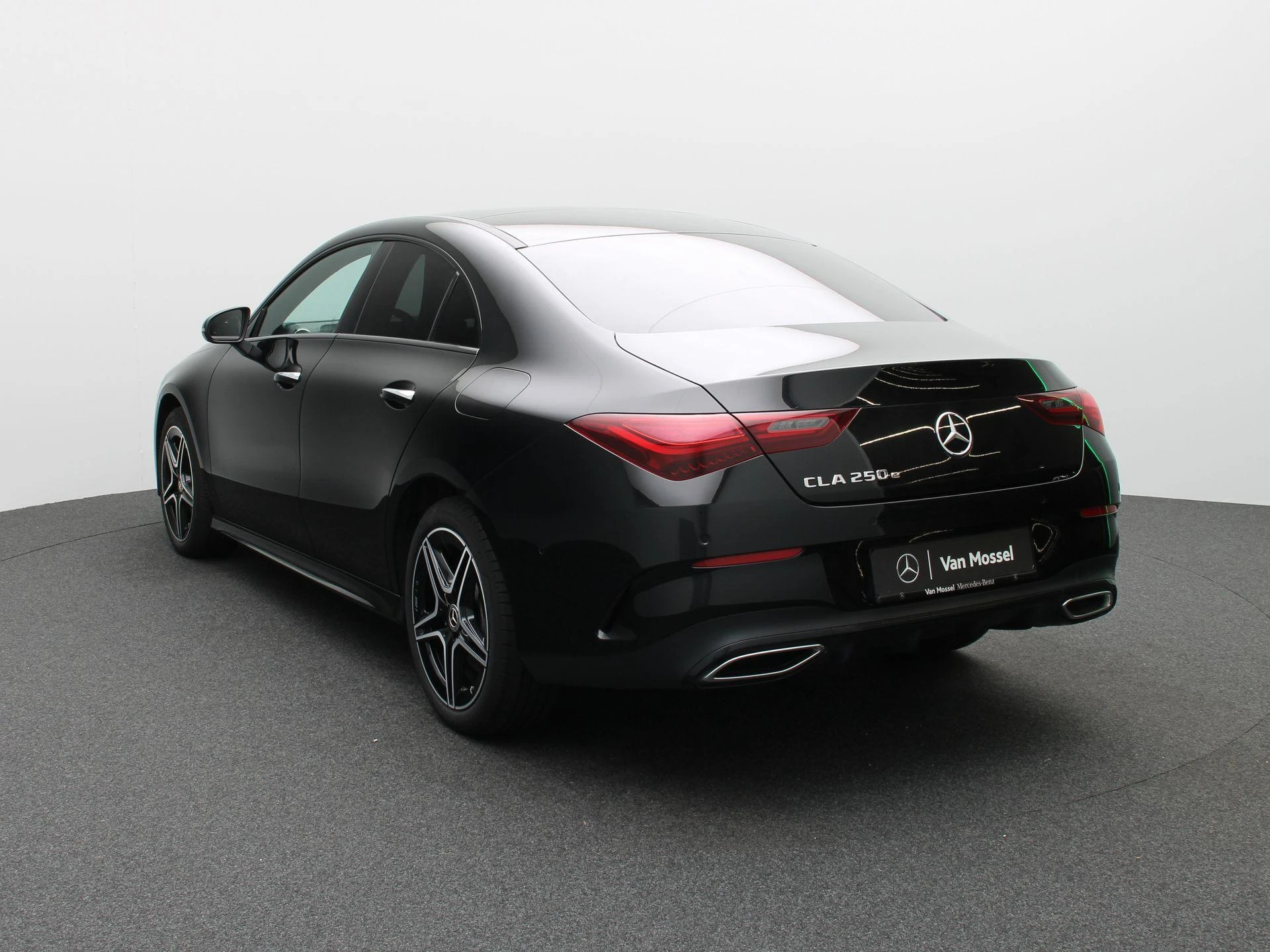 Mercedes-Benz-CLA-image-1