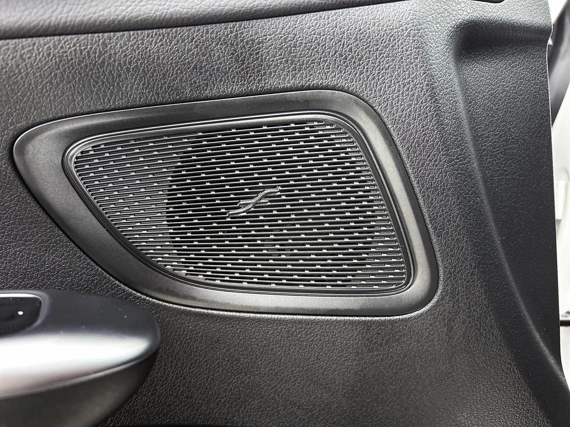 Mercedes-Benz-C-Klasse-image-13