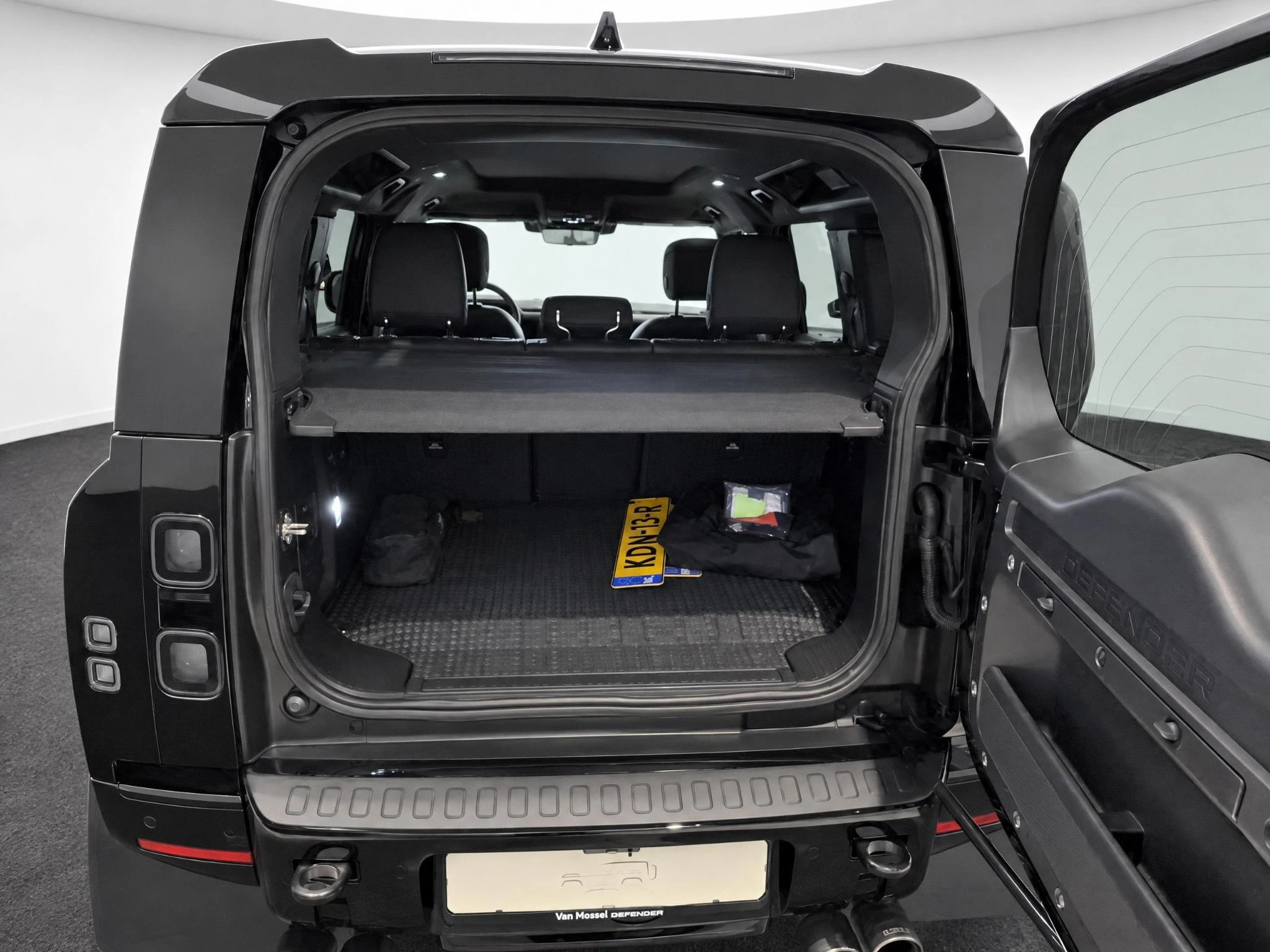 Land Rover-Defender-image-14