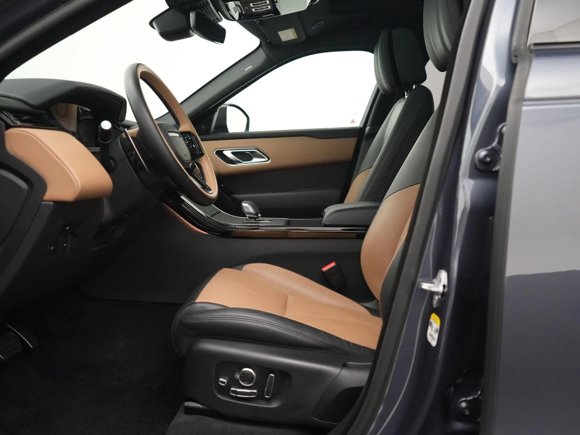 Land Rover-Range Rover Velar-image-39