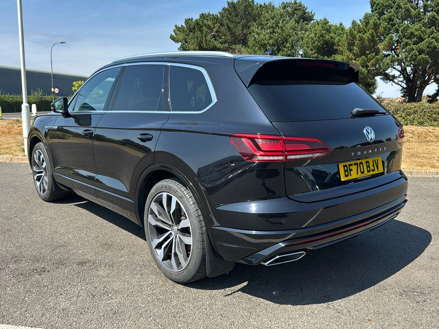 Volkswagen-Touareg-image-2