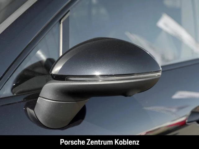 Porsche Macan 4 -