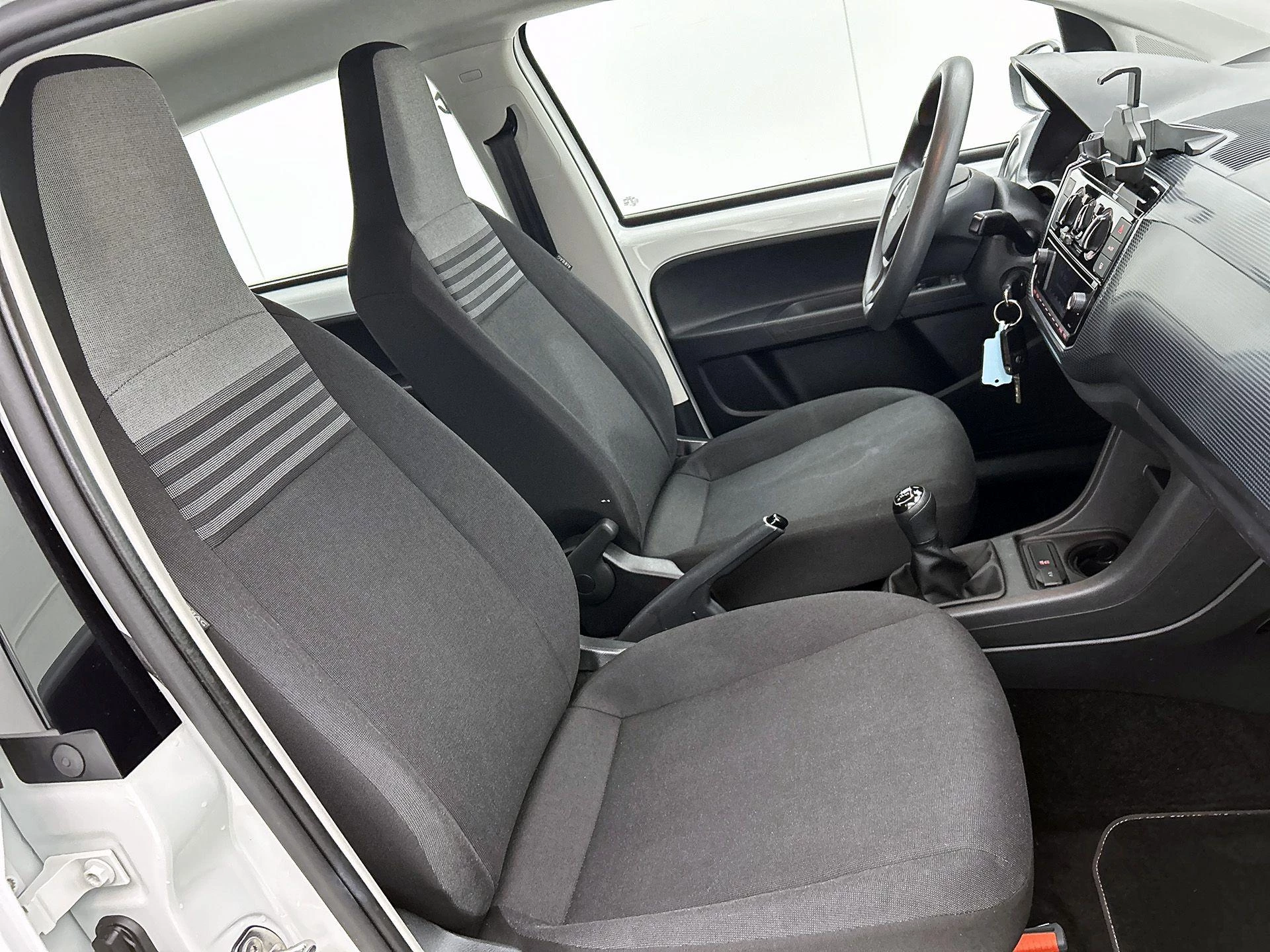 Volkswagen-up!-image-30