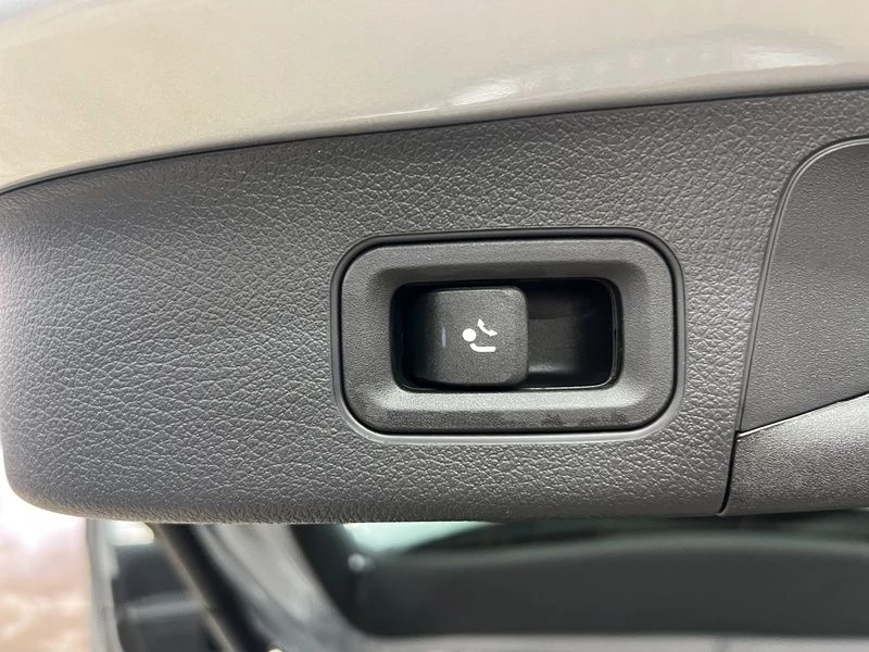 Mercedes-Benz GLA 200 PROGRESSIVE AHK MBUX KLIMA NAVI SHZ Progressive