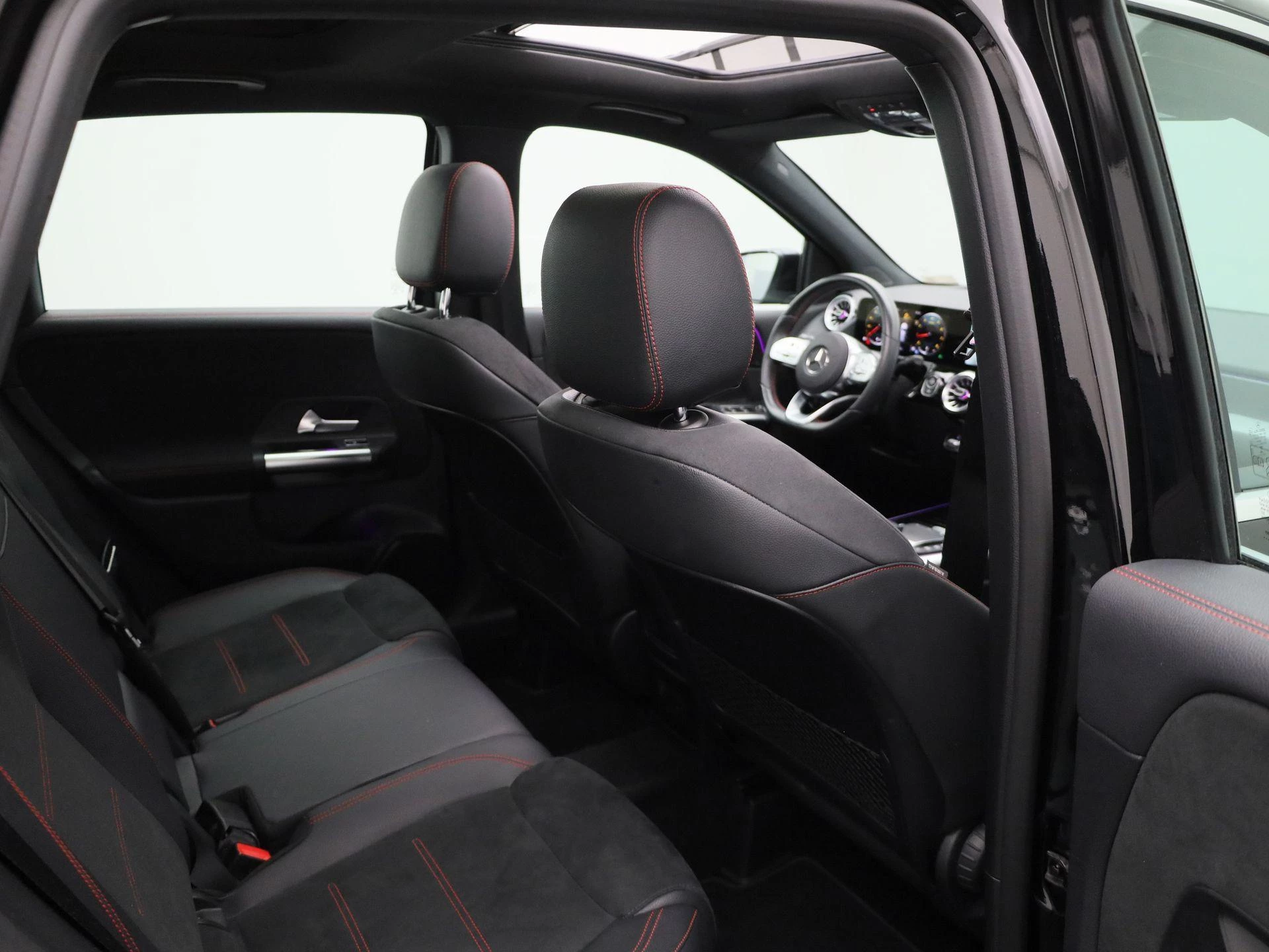 Mercedes-Benz-B-Klasse-image-38