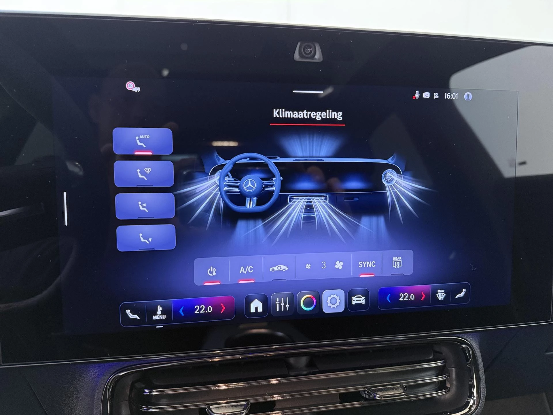 Mercedes-Benz-CLA-image-17