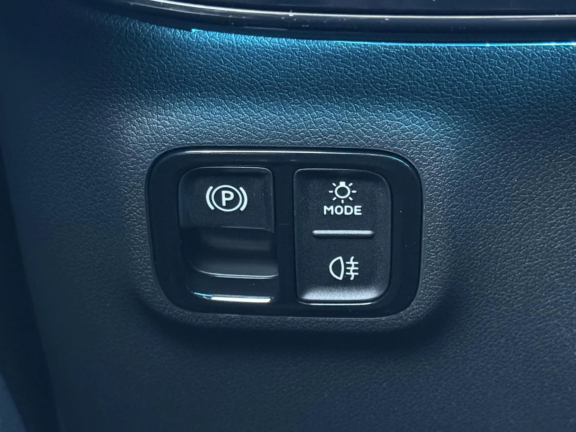 Mercedes-Benz-CLA-image-23