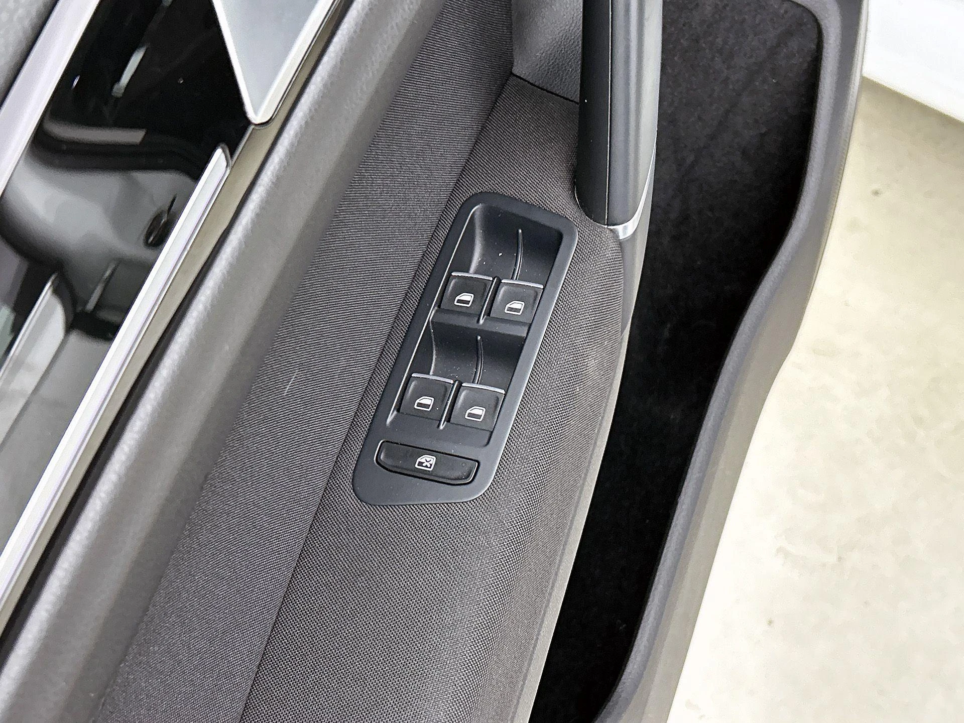 Volkswagen-Golf Sportsvan-image-30
