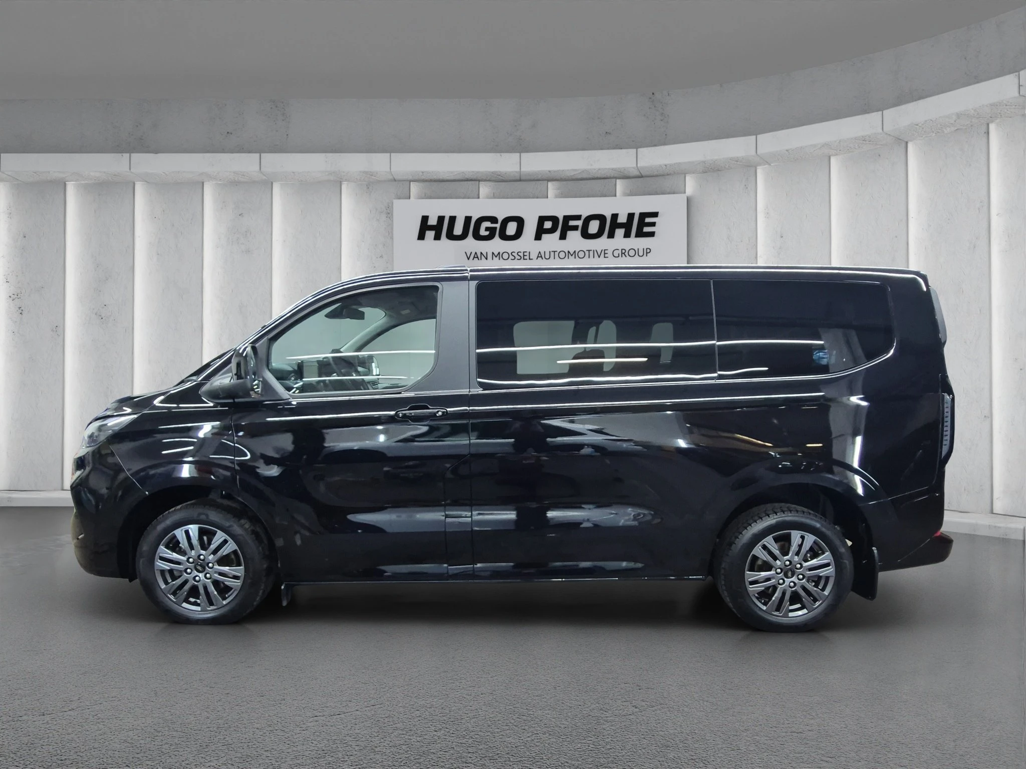 Ford-Tourneo Custom-image-1