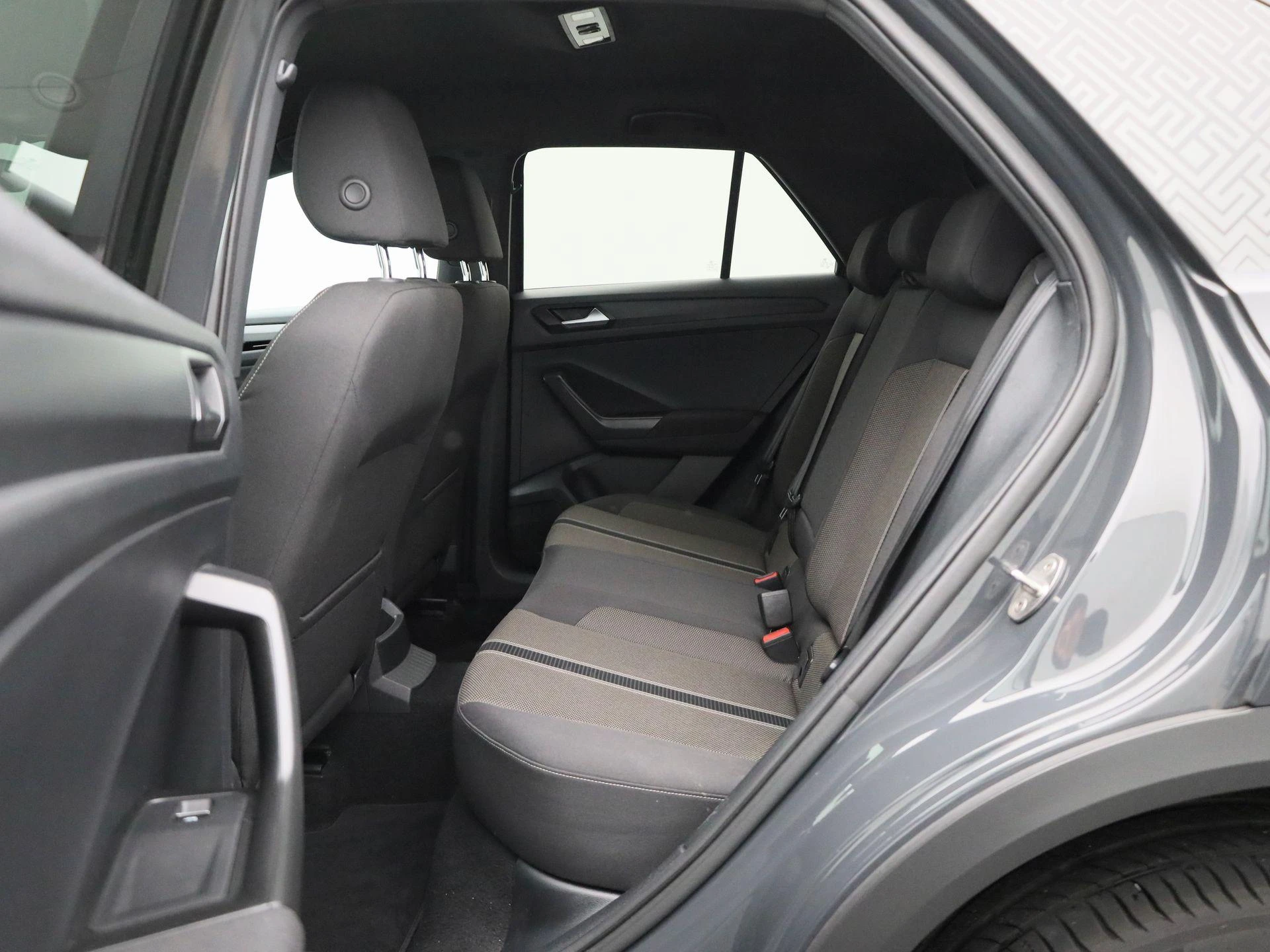 Volkswagen-T-Roc-image-11