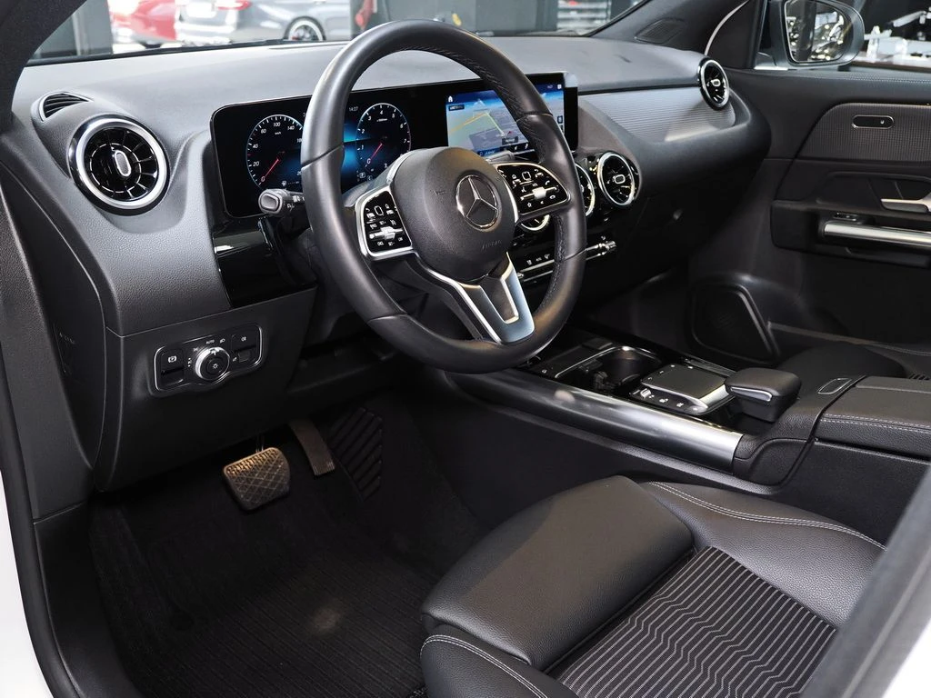 Mercedes-Benz-GLA 250-image-8