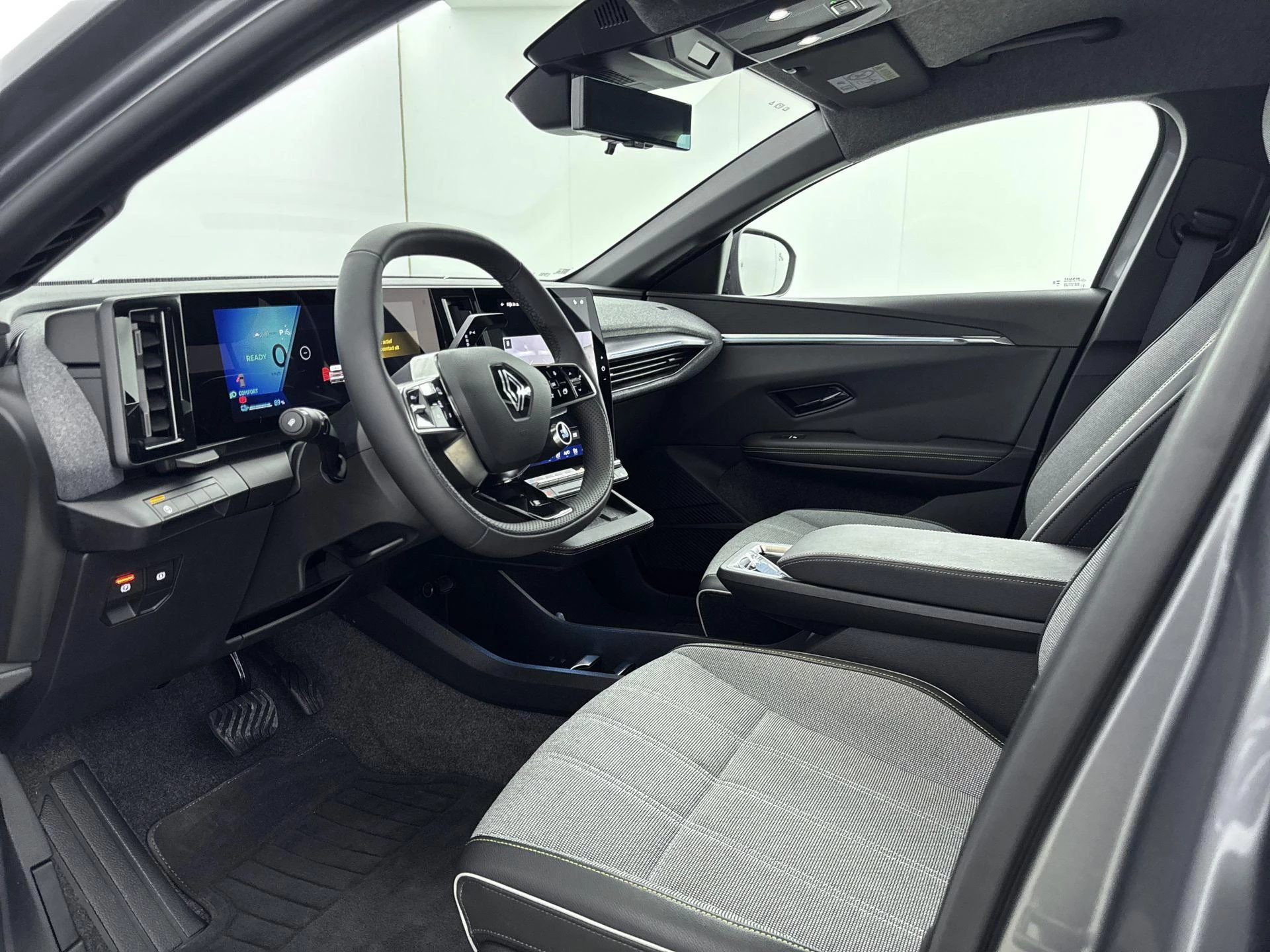 Renault-Megane E-Tech-image-17