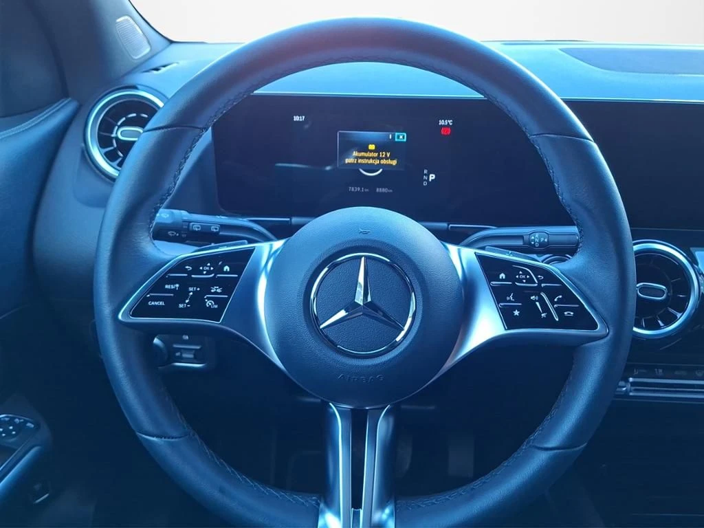 Mercedes-Benz-GLA 200 d-image-15