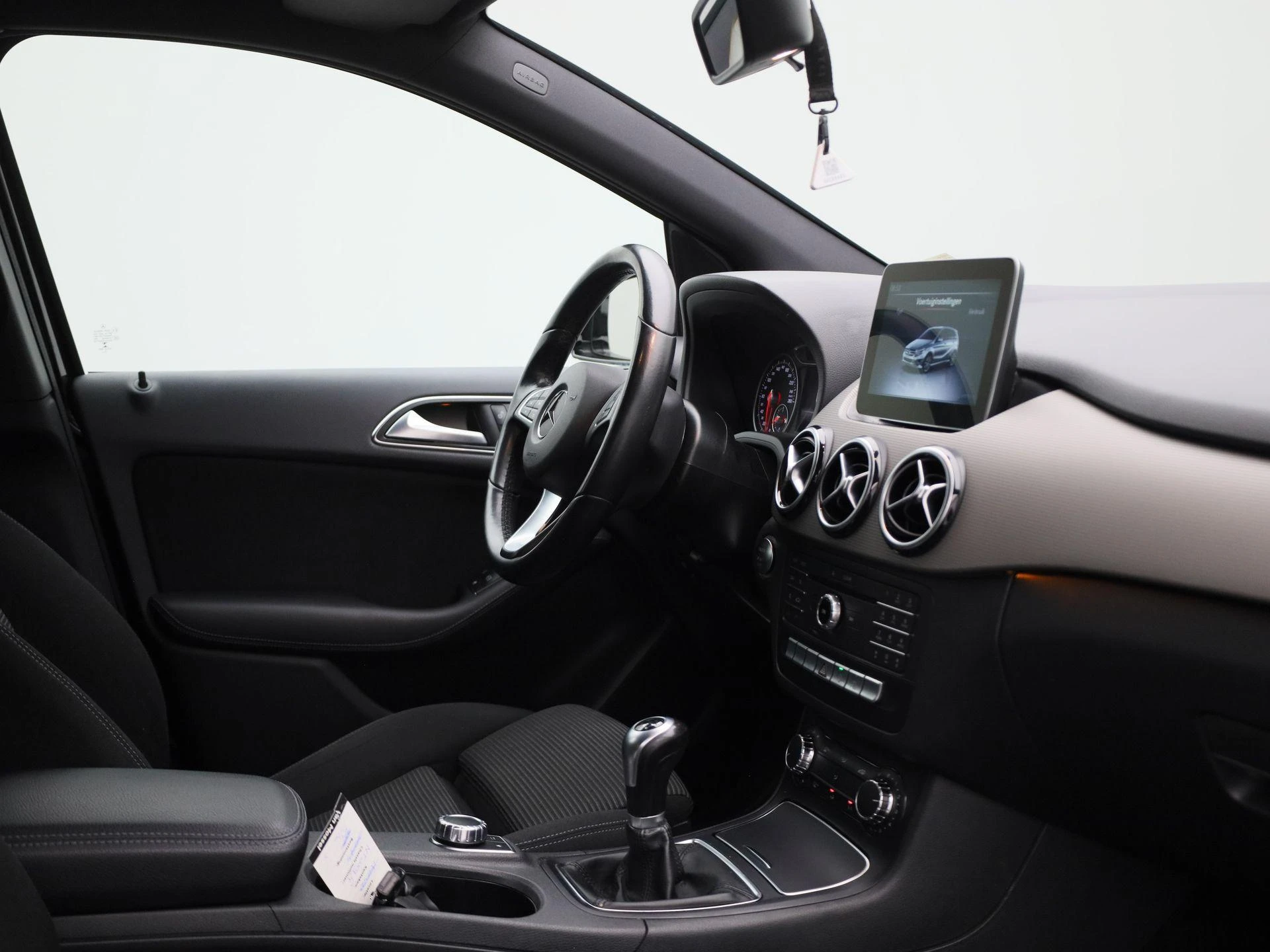 Mercedes-Benz-B-Klasse-image-29