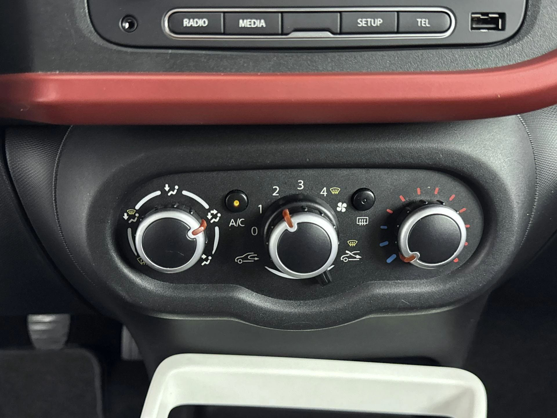 Renault-Twingo-image-16