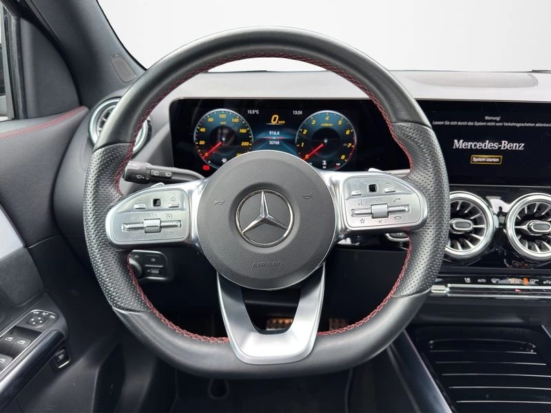 Mercedes-Benz GLA 250 4M AMG PANO AHK TOTWINKEL KAMERA SPUR AMG LineH247 GLA 250 4M AMG PANO AHK TOTWINKEL KAMERA SPUR AMG Line