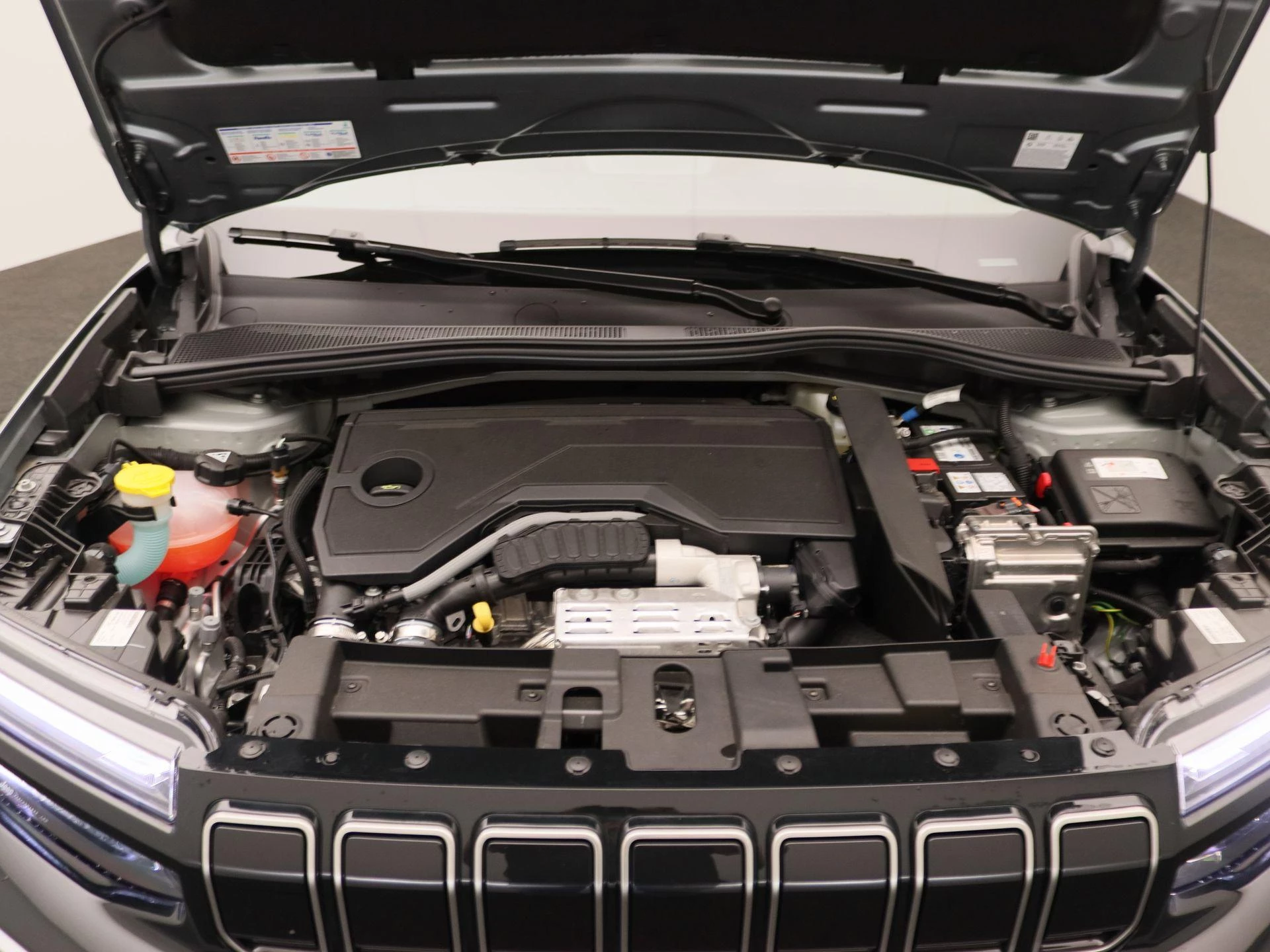 Jeep Avenger 1.2 e-Hybrid Summit