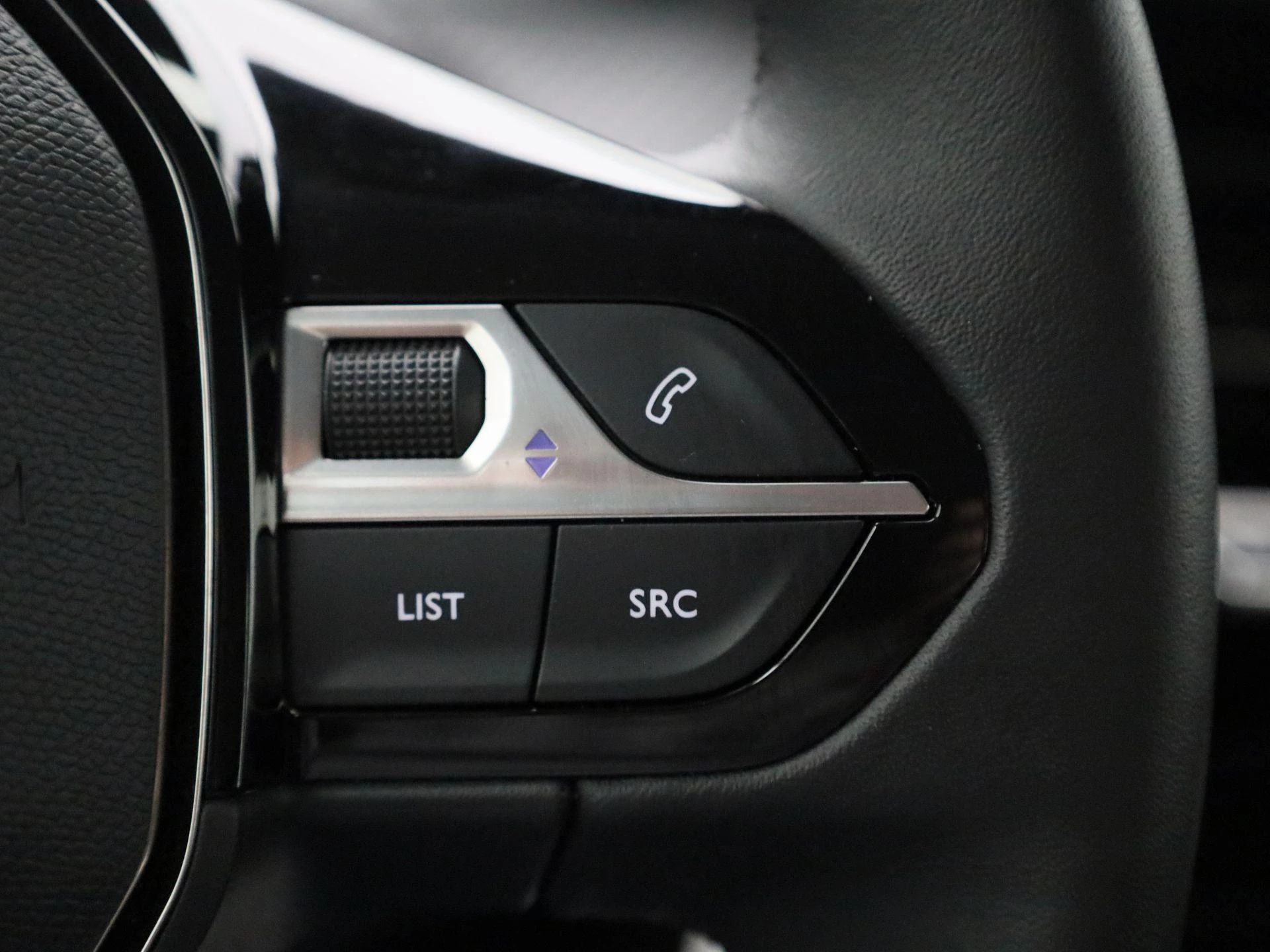Peugeot-208-image-8
