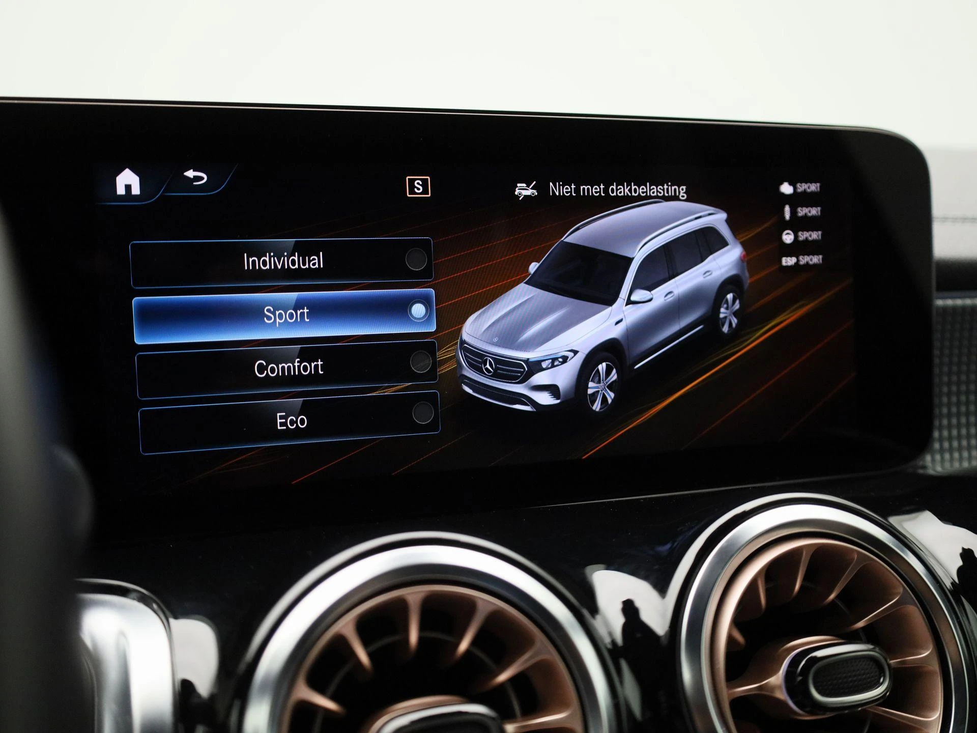 Mercedes-Benz-EQB-image-27