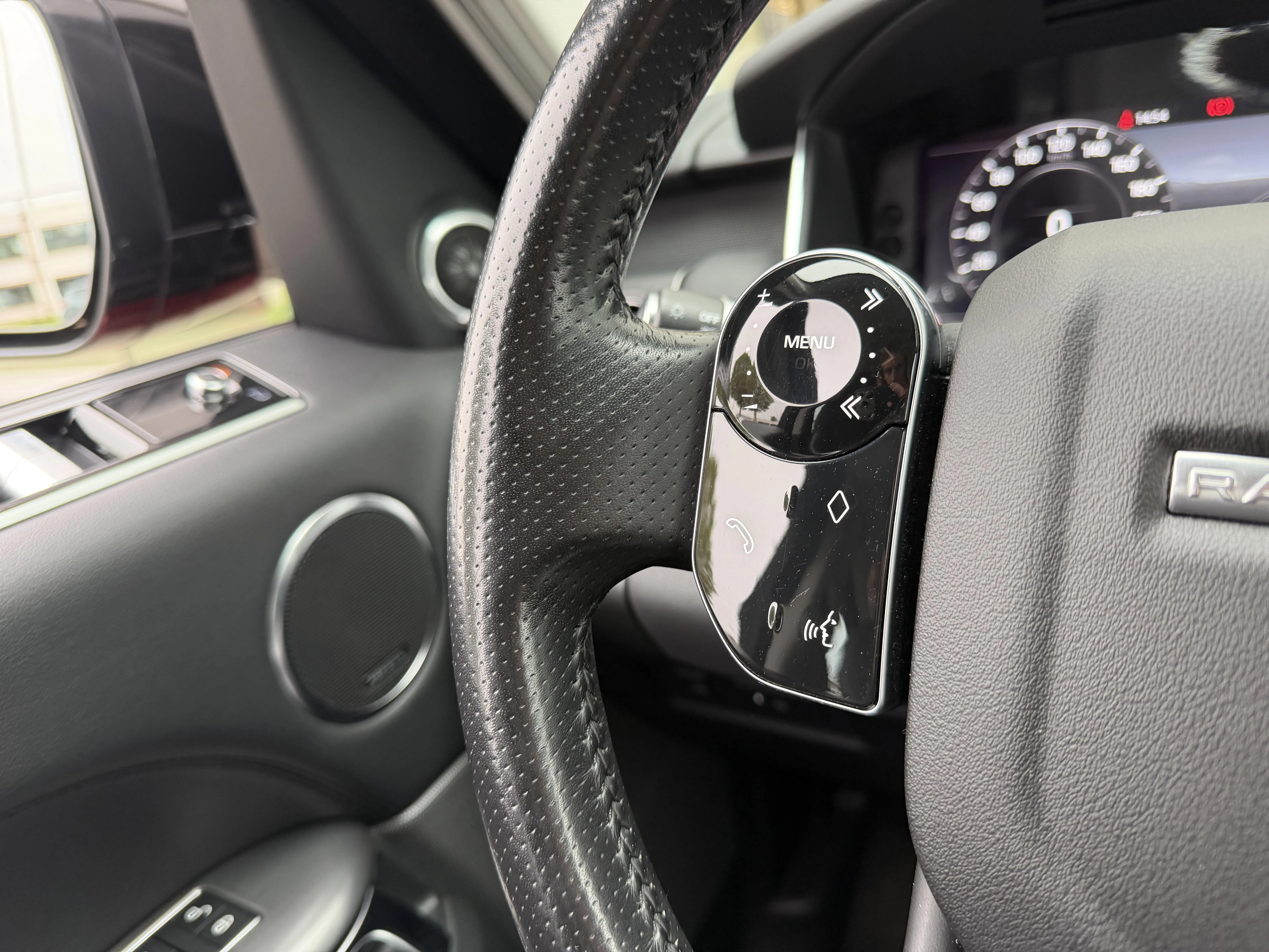 Land Rover-Range Rover Sport-image-17
