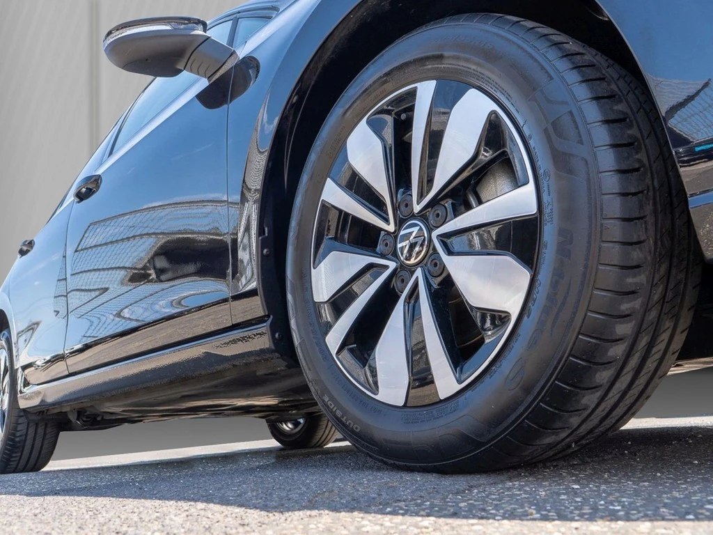 Volkswagen-Golf-image-5