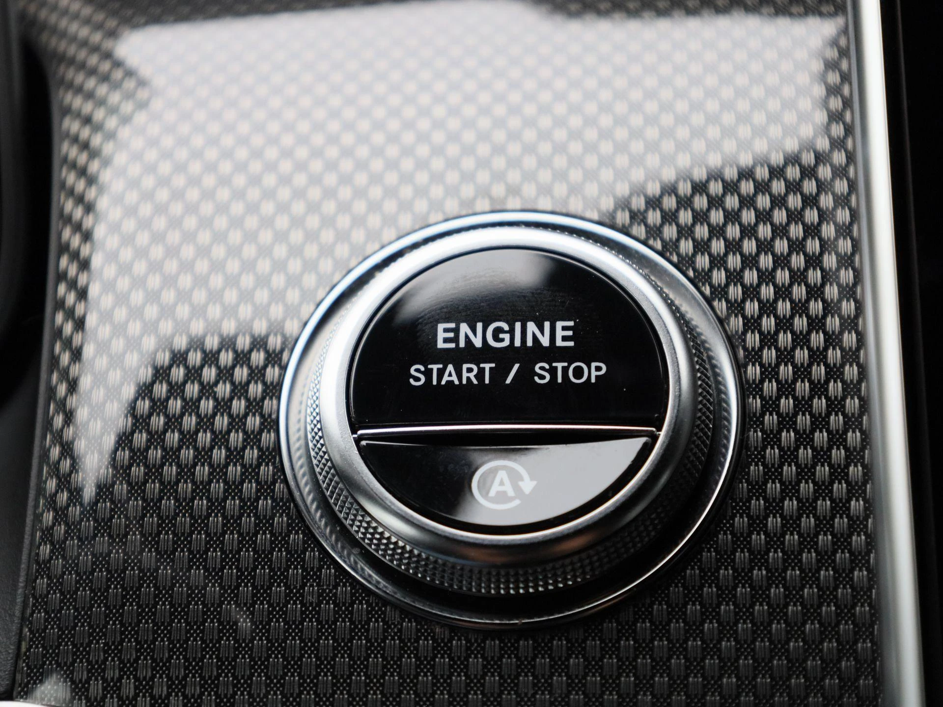 Mercedes-Benz-GLC-image-24