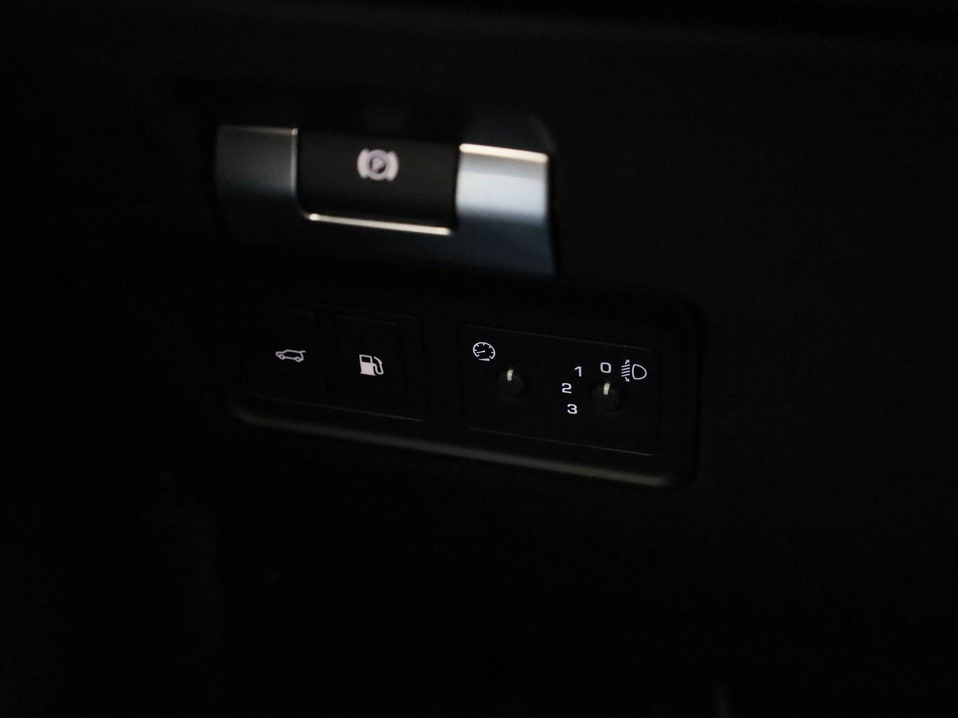 Land Rover-Range Rover Evoque-image-23