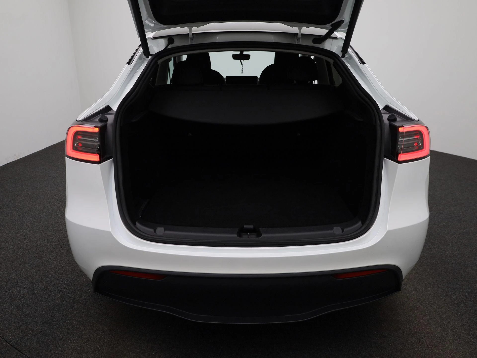 Tesla-Model Y-image-11