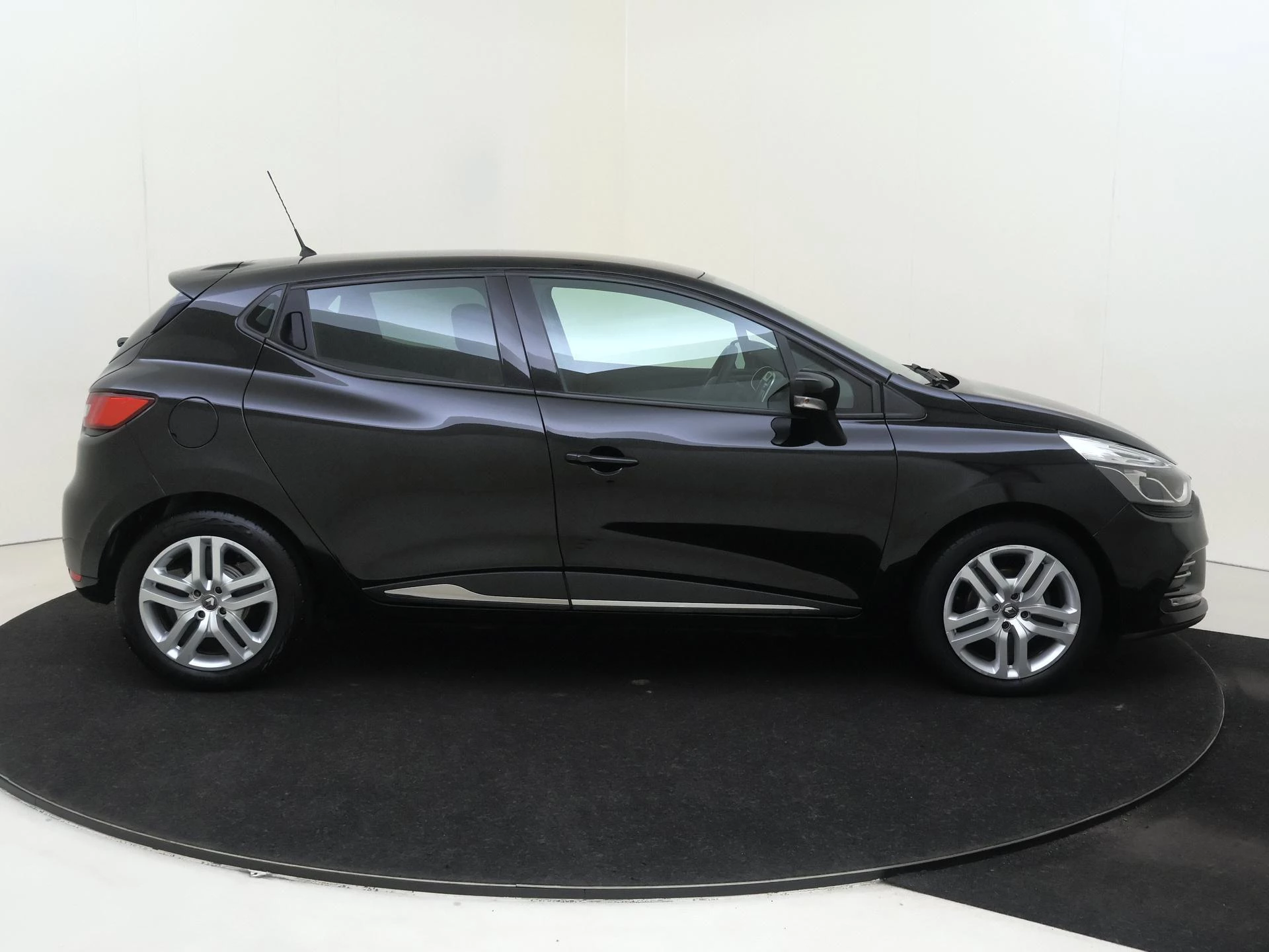 Renault-Clio-image-8
