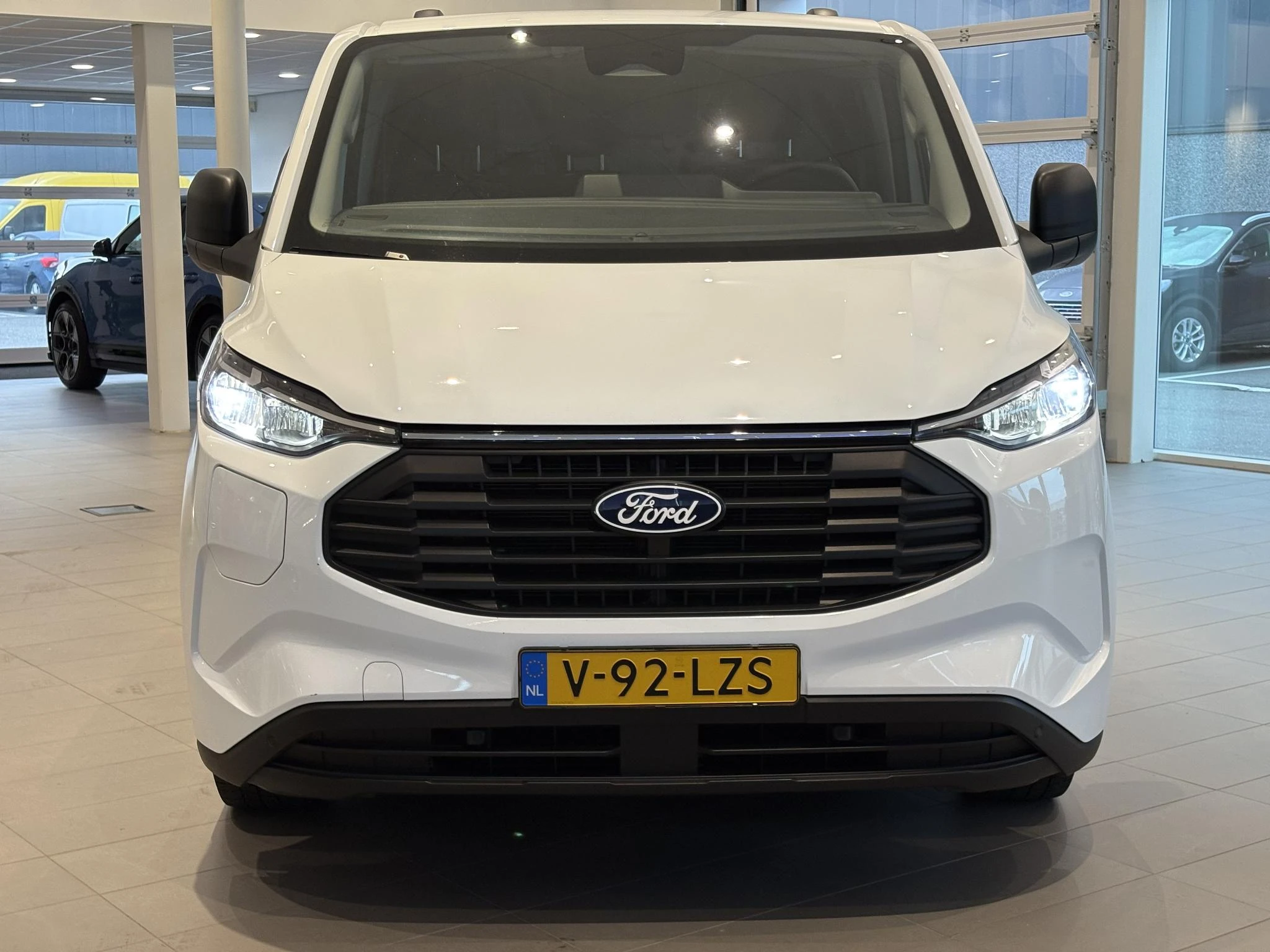 Ford-Transit Custom-image-1