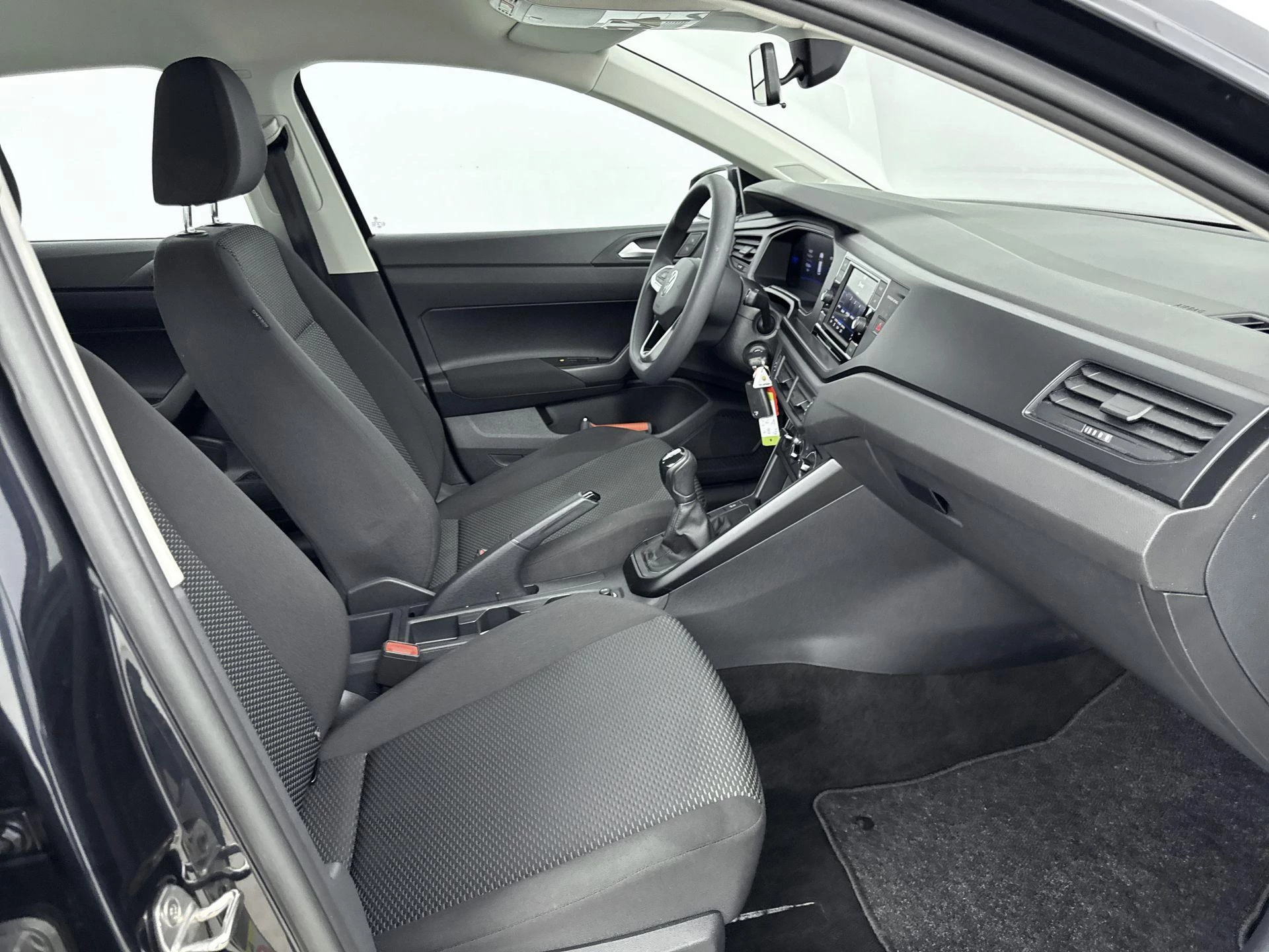 Volkswagen-Polo-image-23