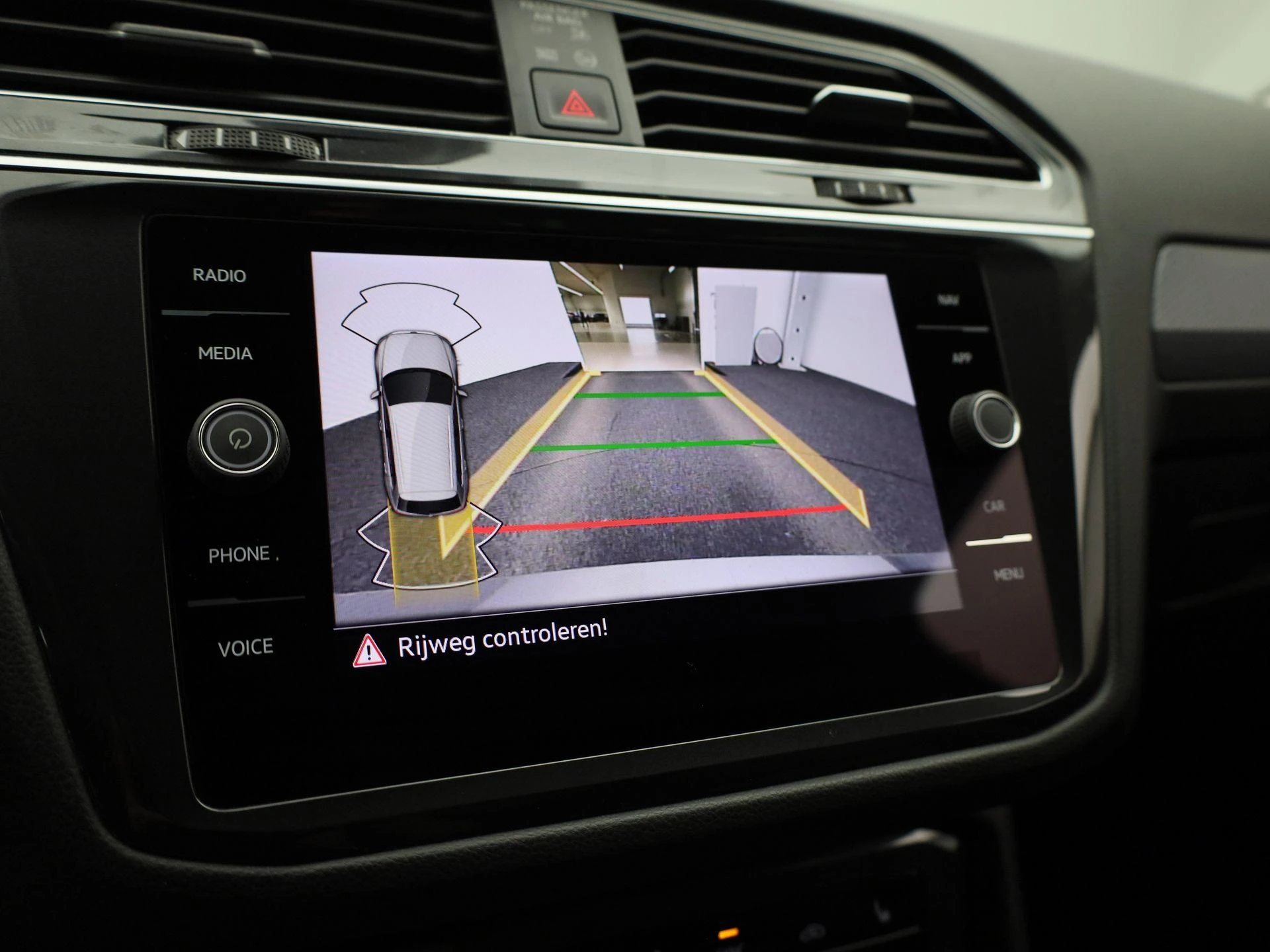 Volkswagen-Tiguan-image-23