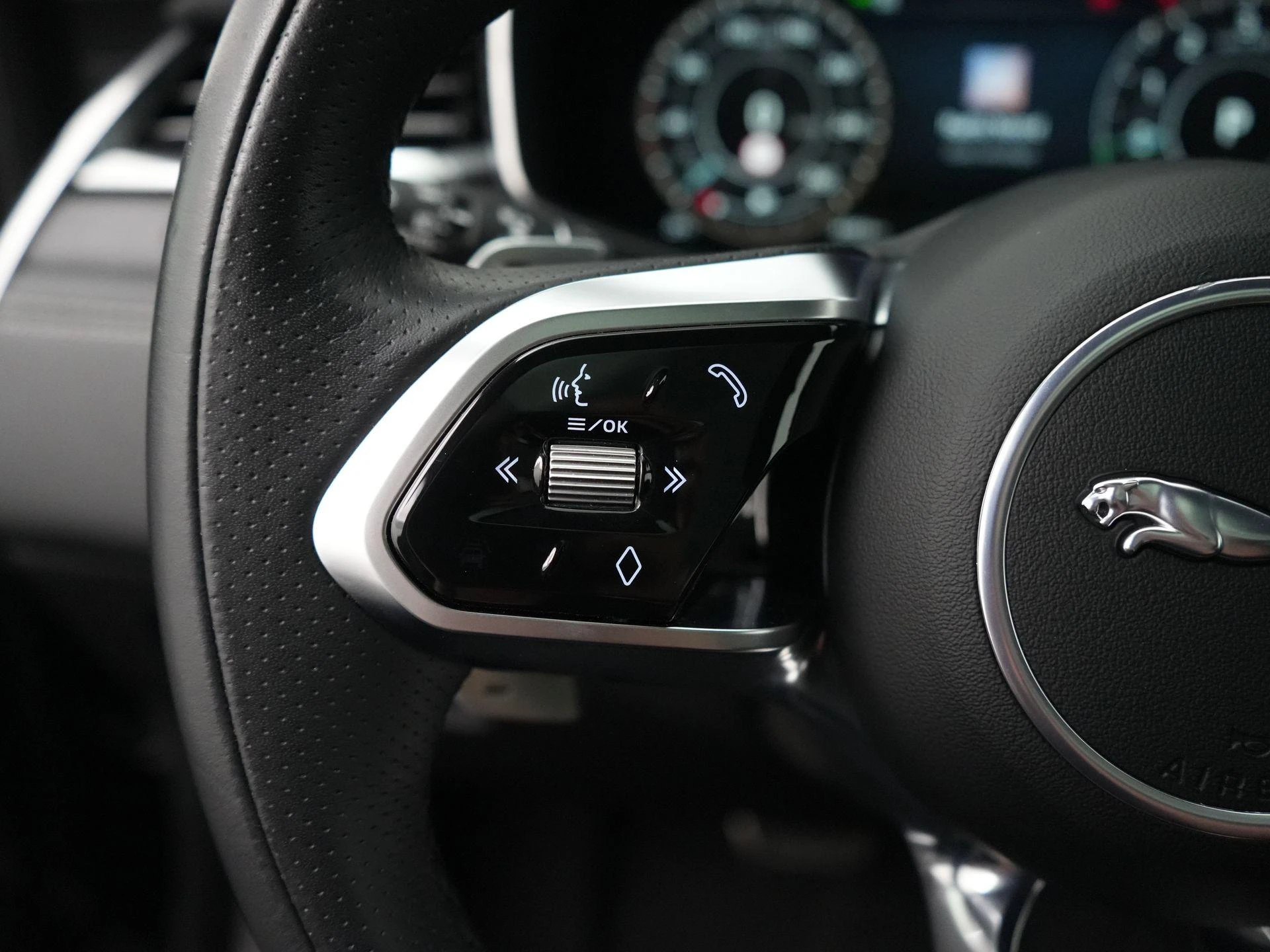 Jaguar F-PACE 2.0 P400e PHEV R-Dynamic Black